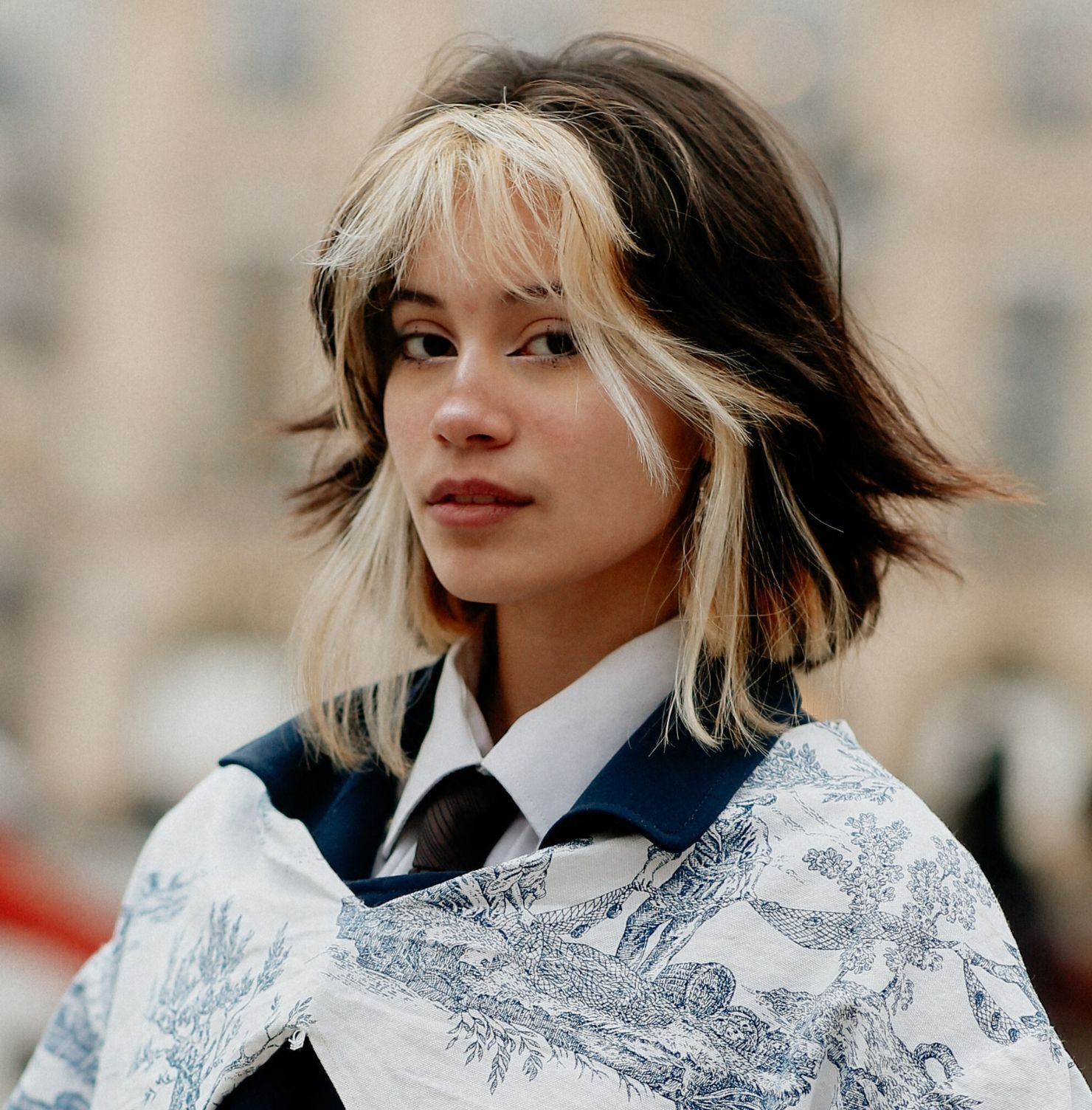 Tóc đen highlight phần mái bạch kim