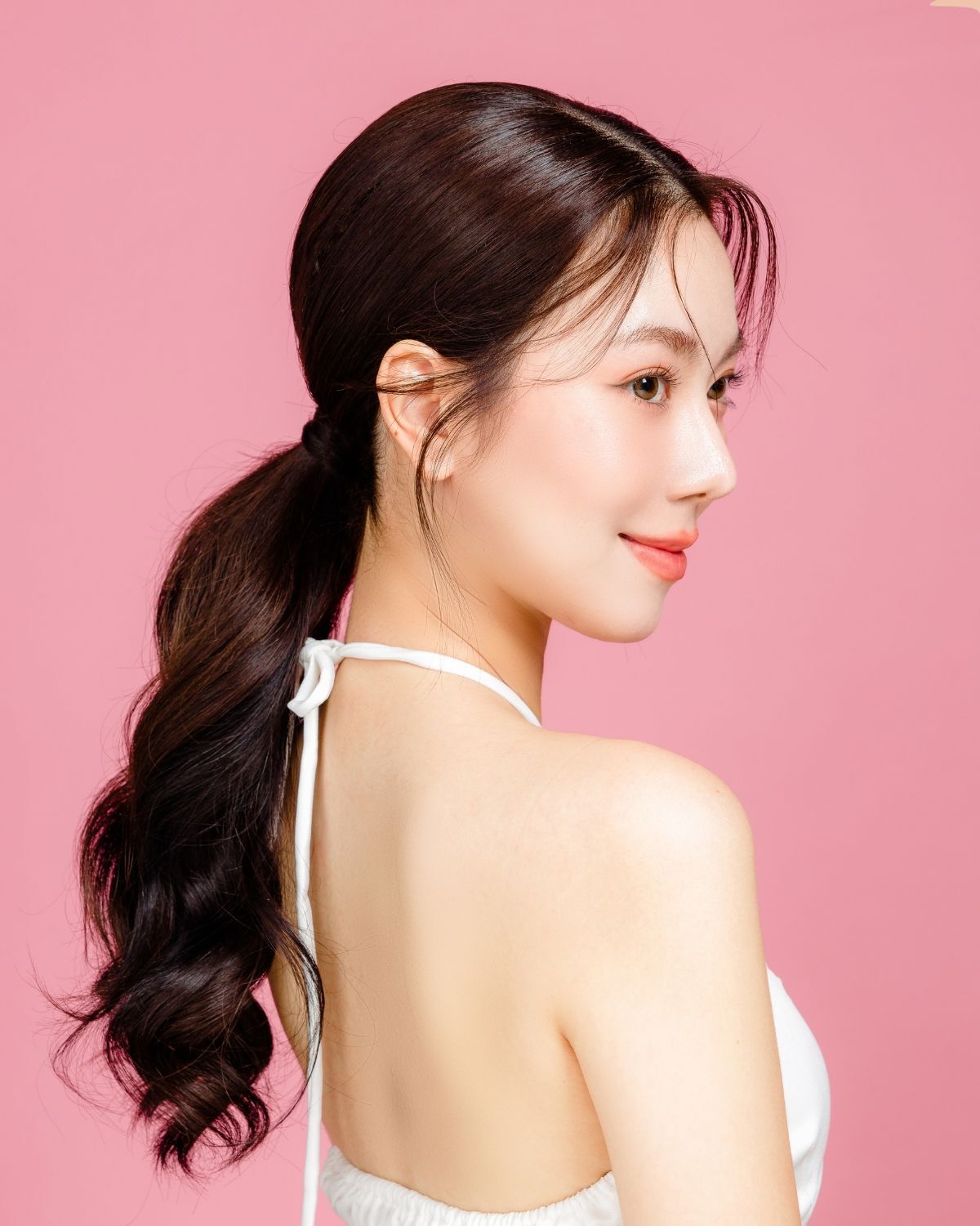 kiểu tóc đi tiệc mặt tròn tóc buộc đuôi ngựa