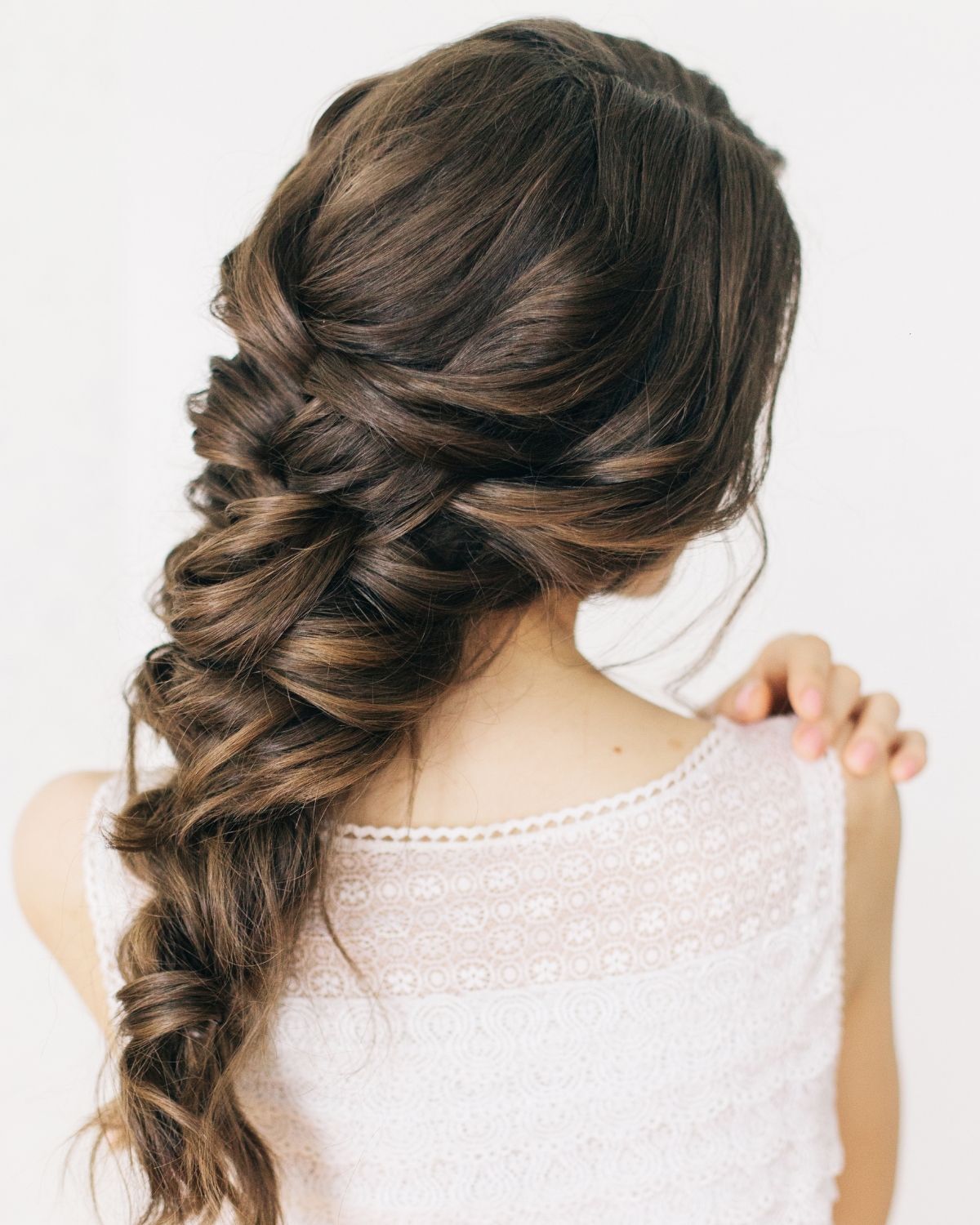 kiểu tóc đi tiệc mặt tròn tóc tết đuôi cá 