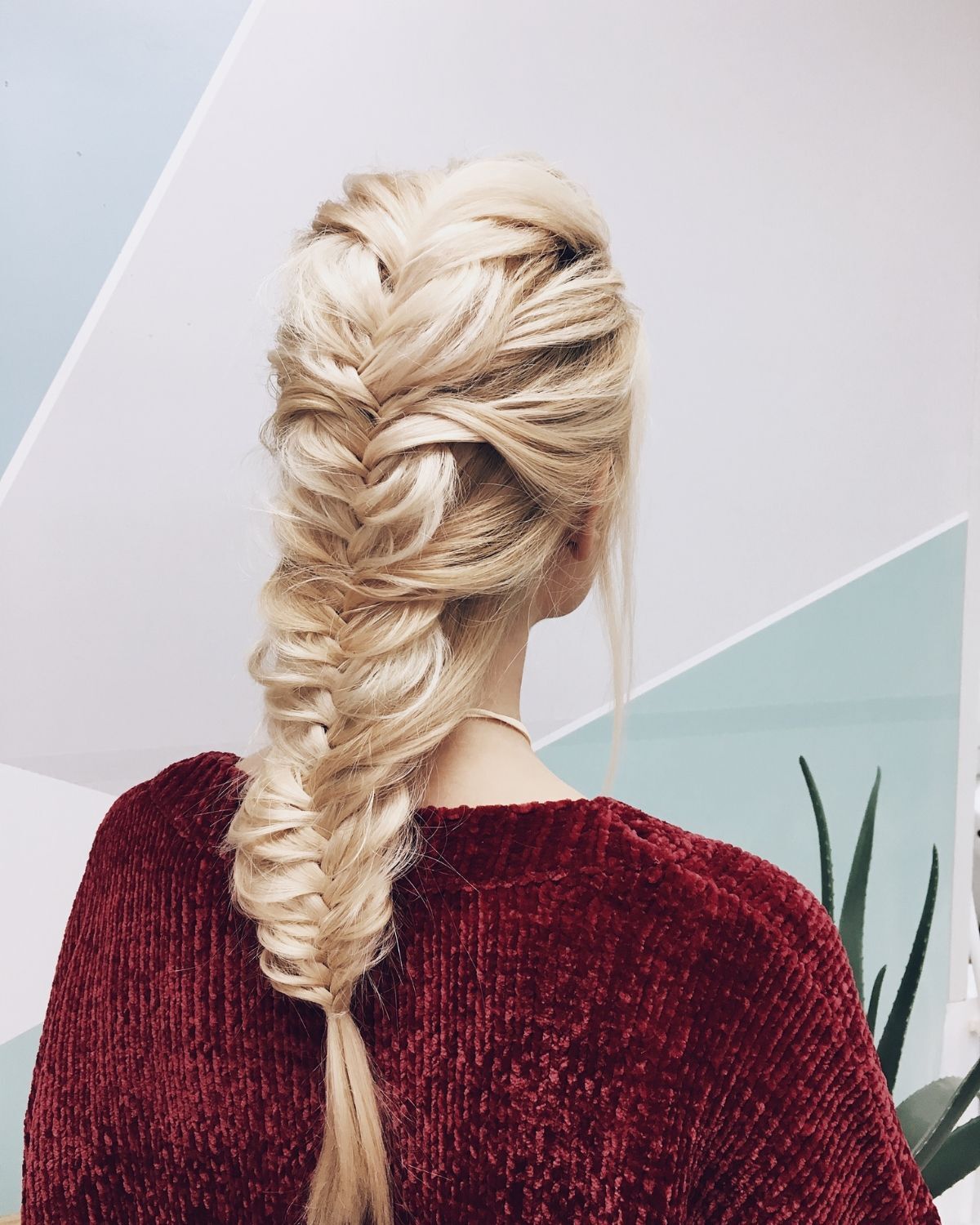 kiểu tóc đi tiệc mặt tròn tóc tết xương cá