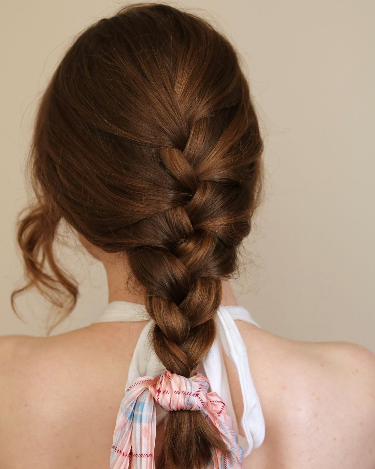 kiểu tóc đi tiệc mặt tròn tóc tết đuôi sam