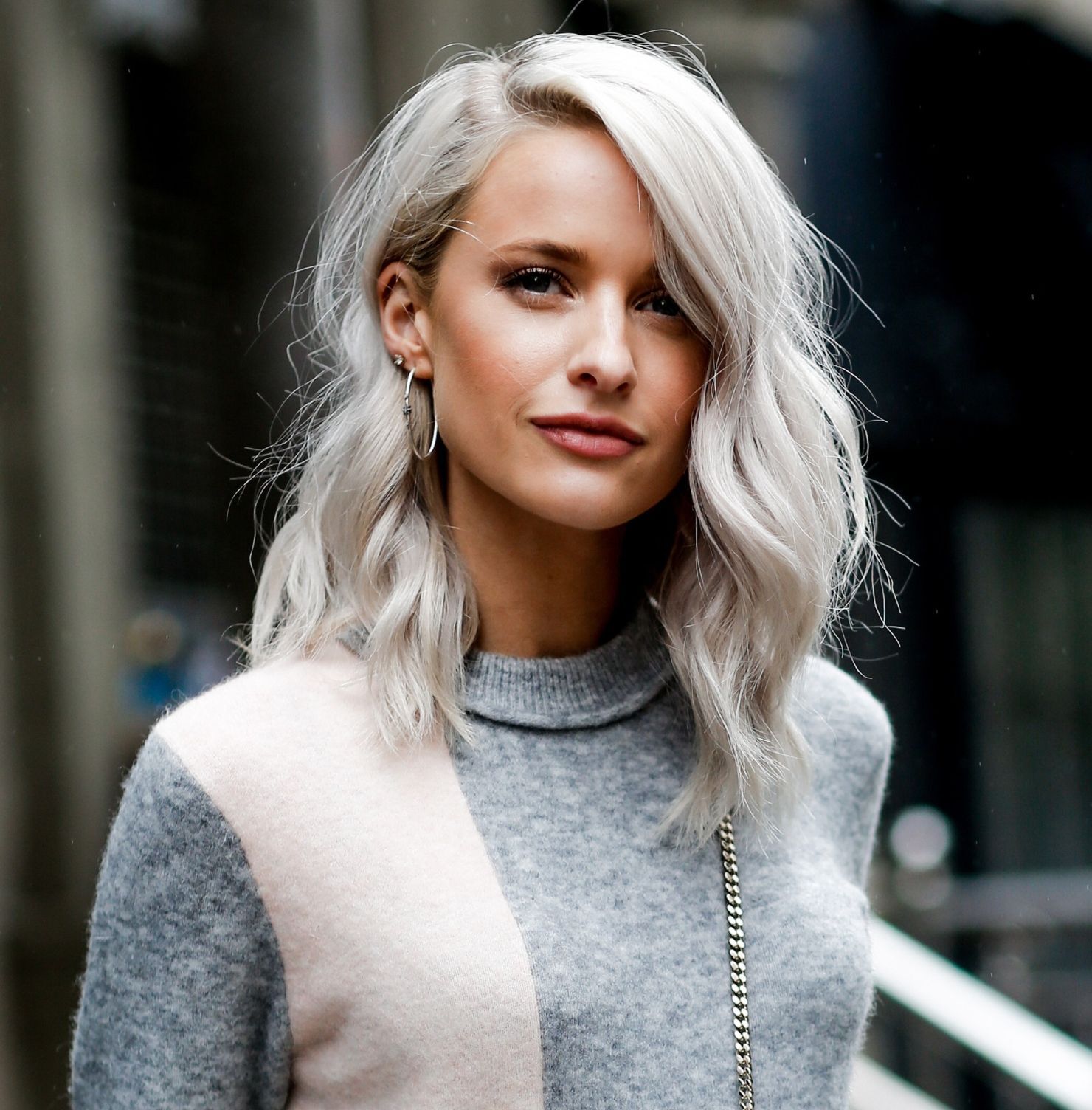 Màu tóc bạch kim ánh bạc