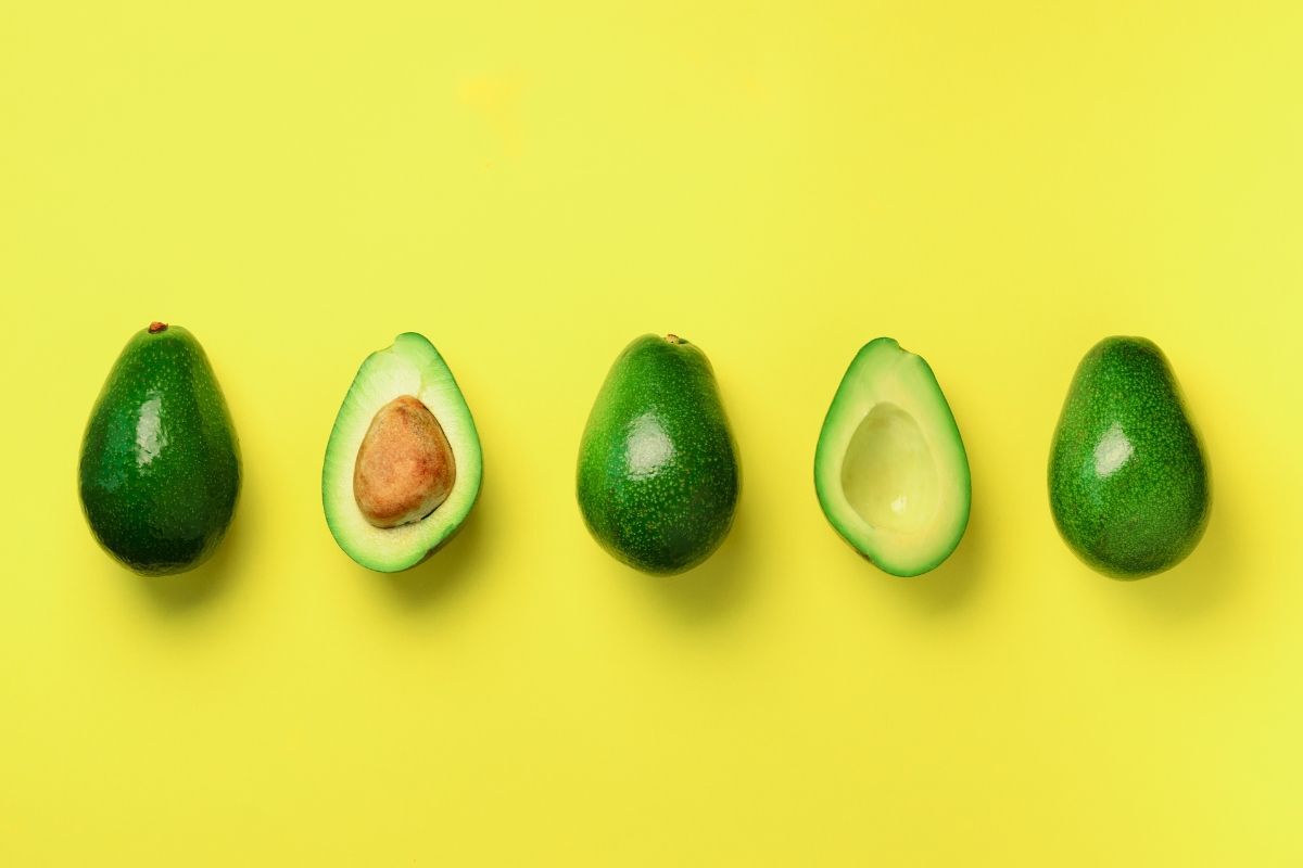 Chữa đuôi tóc khô xơ bằng bơ