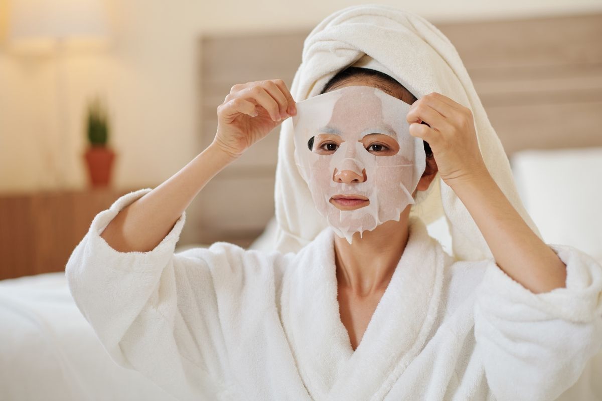đắp mặt nạ giấy xong có cần rửa mặt không