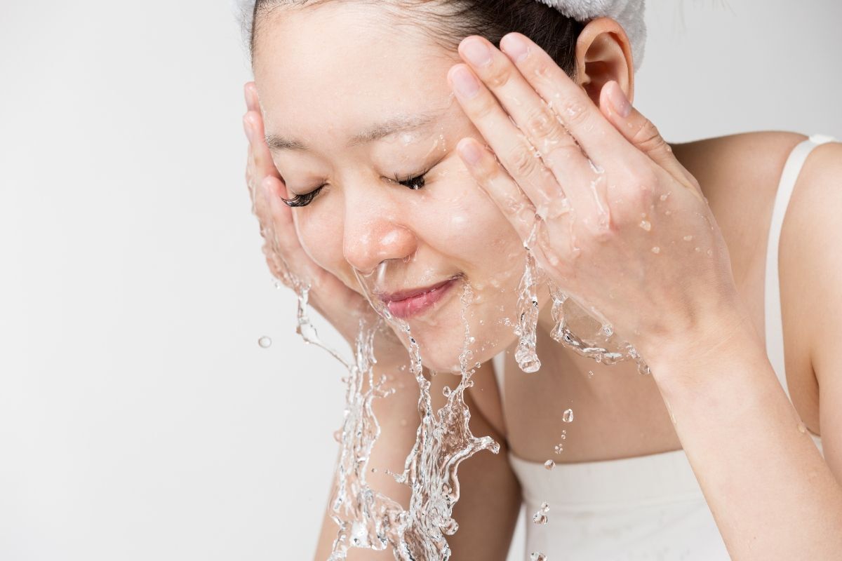Rửa mặt sau khi đắp mặt nạ
