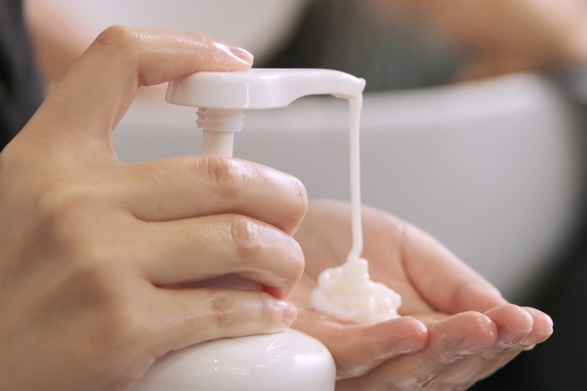 cách dùng dầu xả lấy lượng vừa đủ 