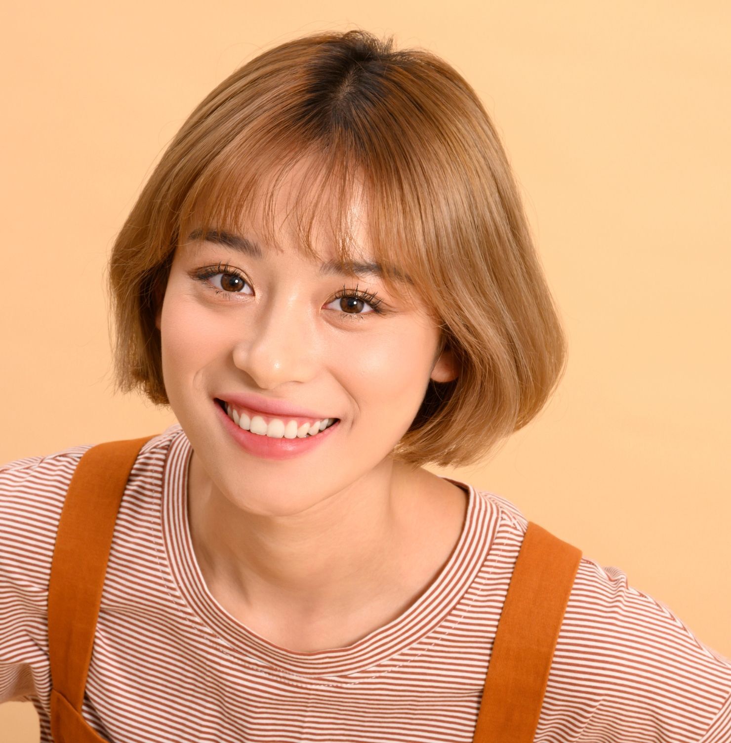  Tóc uốn cụp mái thưa Hàn Quốc