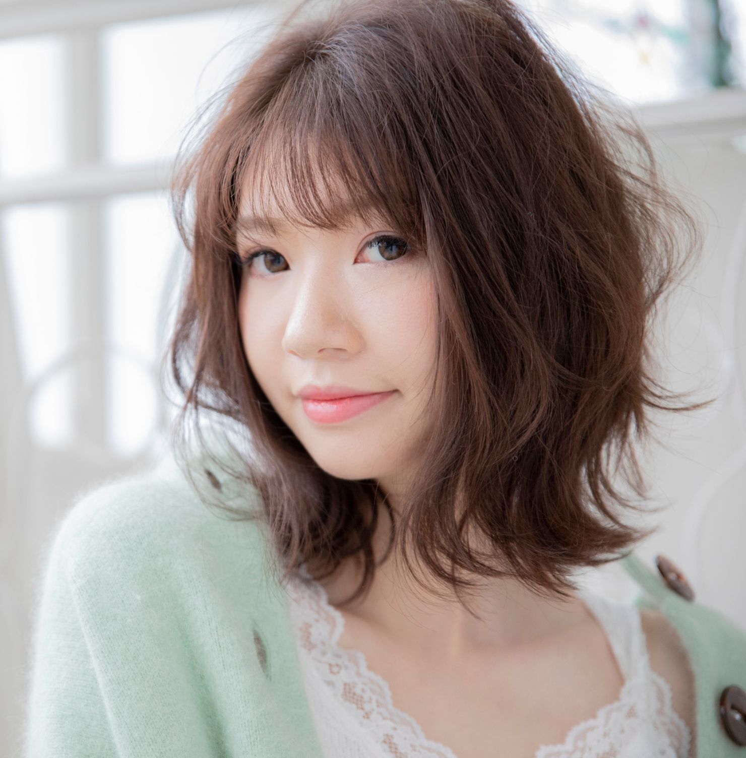 Tóc ngang vai mái thưa đẹp