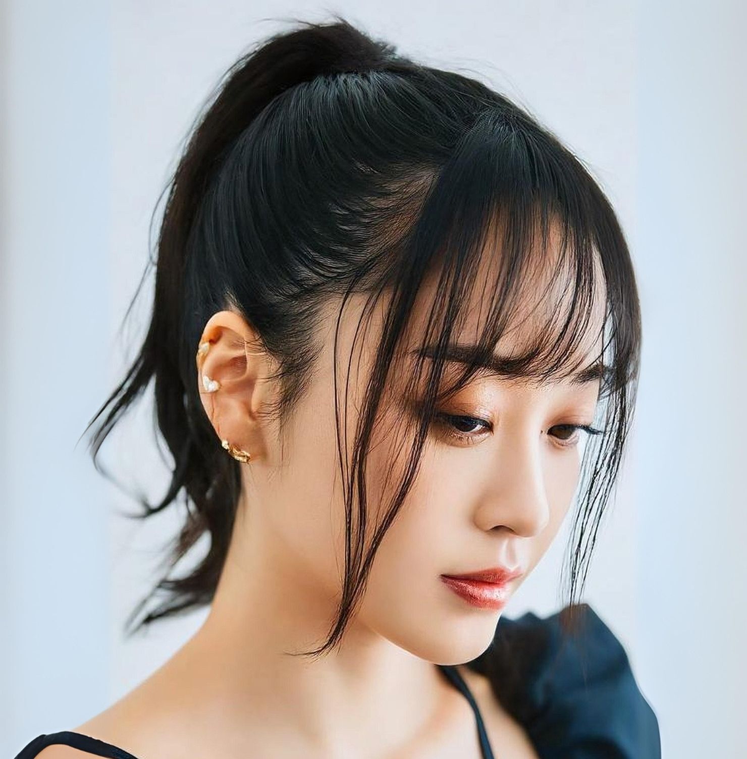 Tóc mái thưa Hàn Quốc buộc đuôi ngự