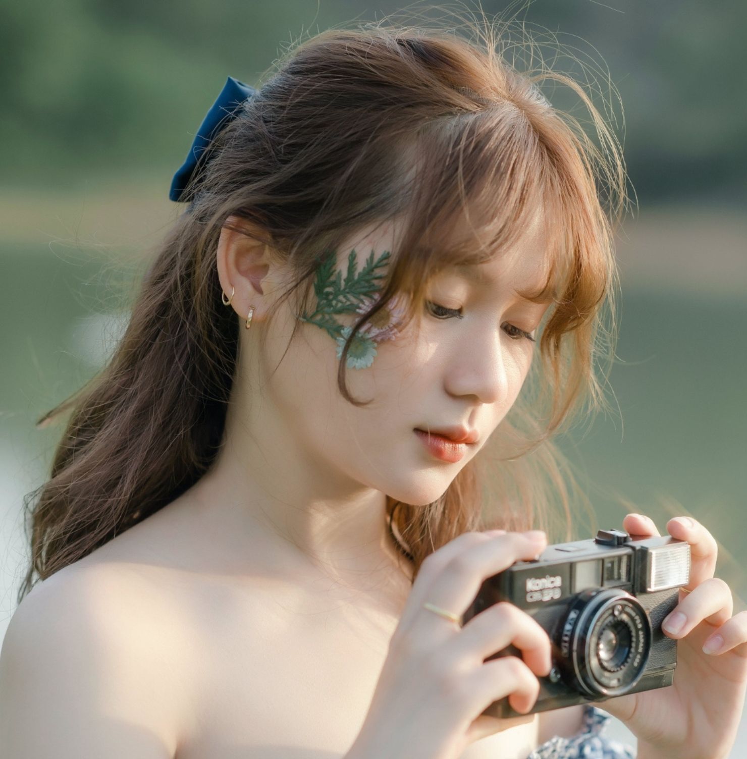 Tóc buộc nửa đầu mái thưa