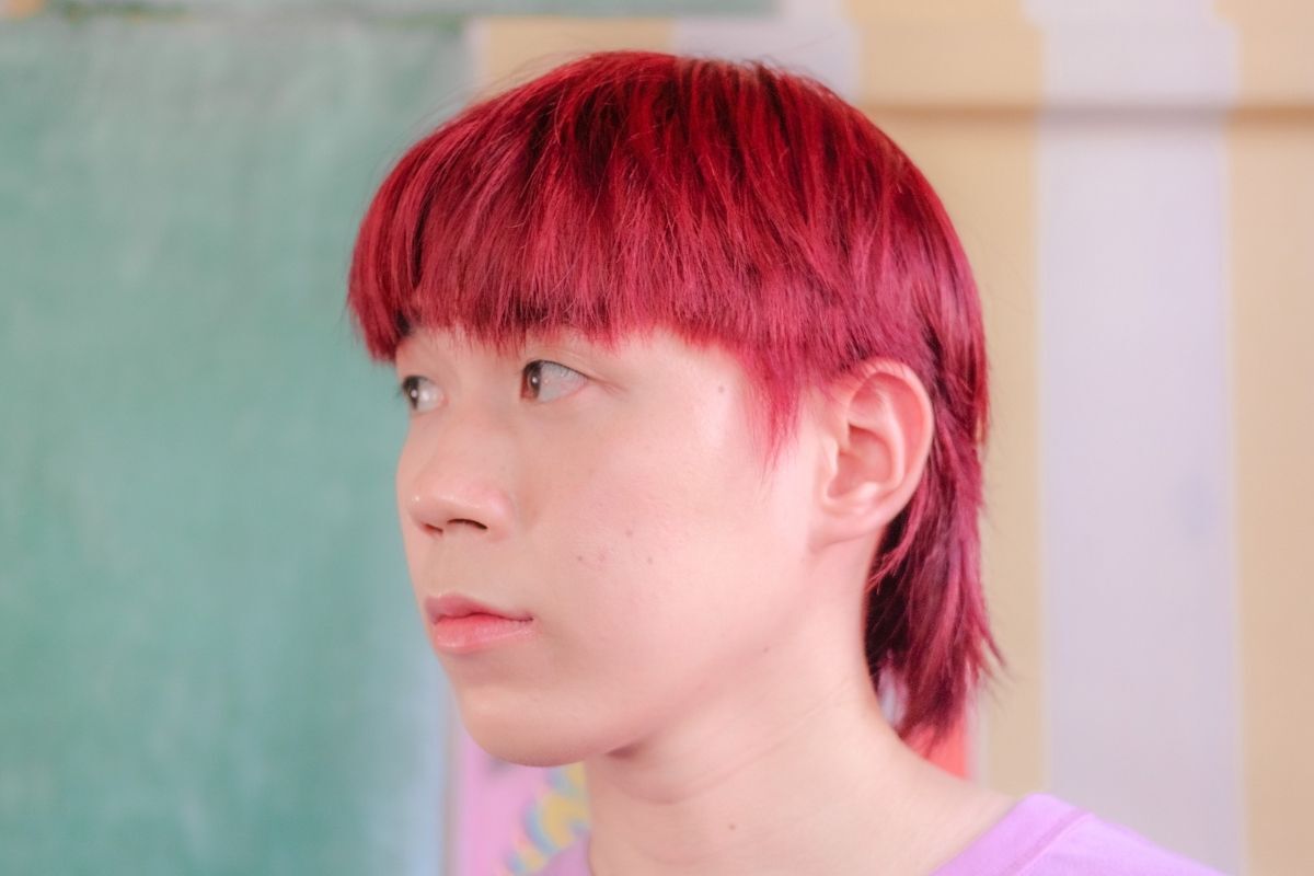 Kiểu tóc mullet đẹp nhất chàng trai nhuộm tóc màu đỏ