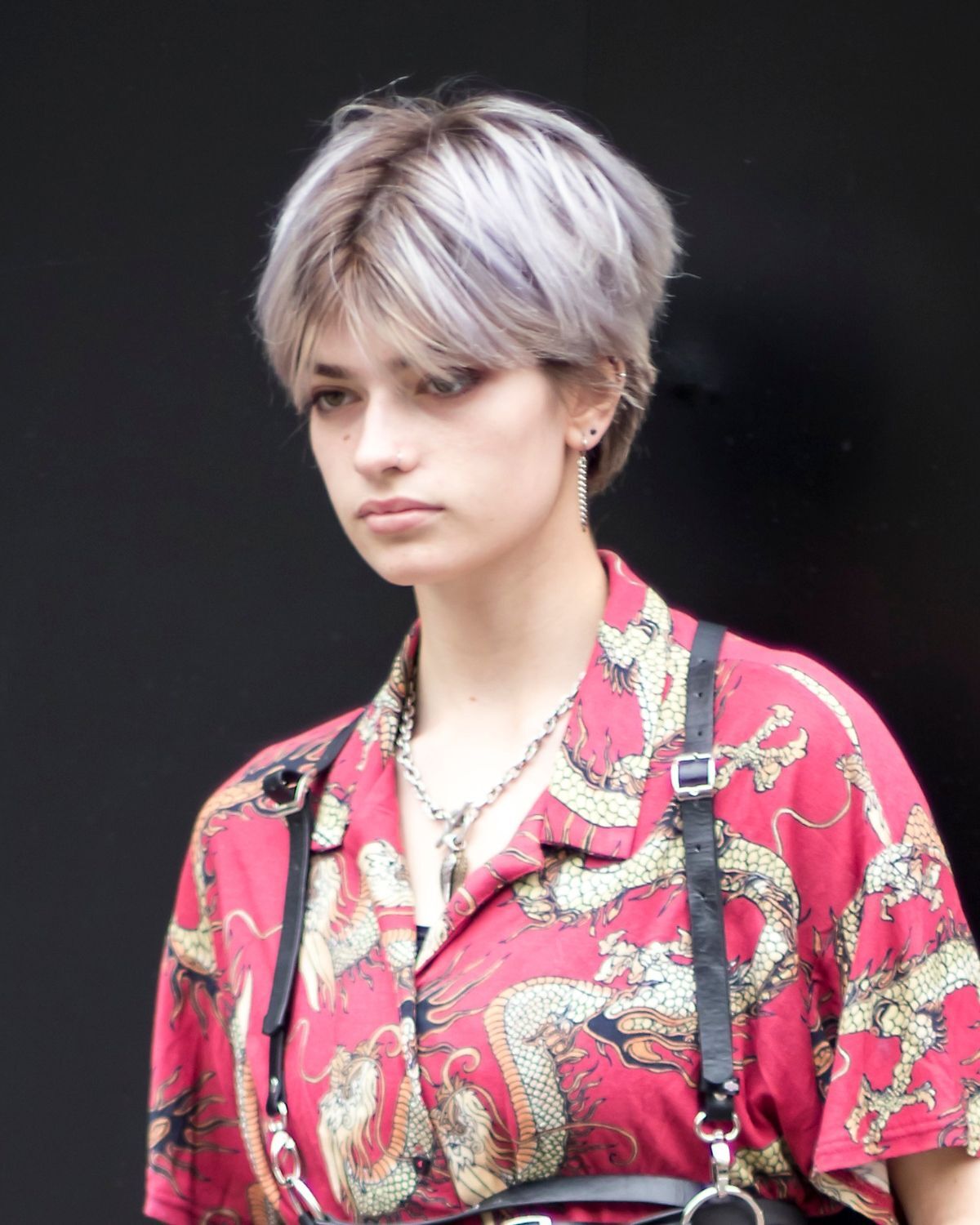 Tóc mái thưa rẽ ngôi giữa