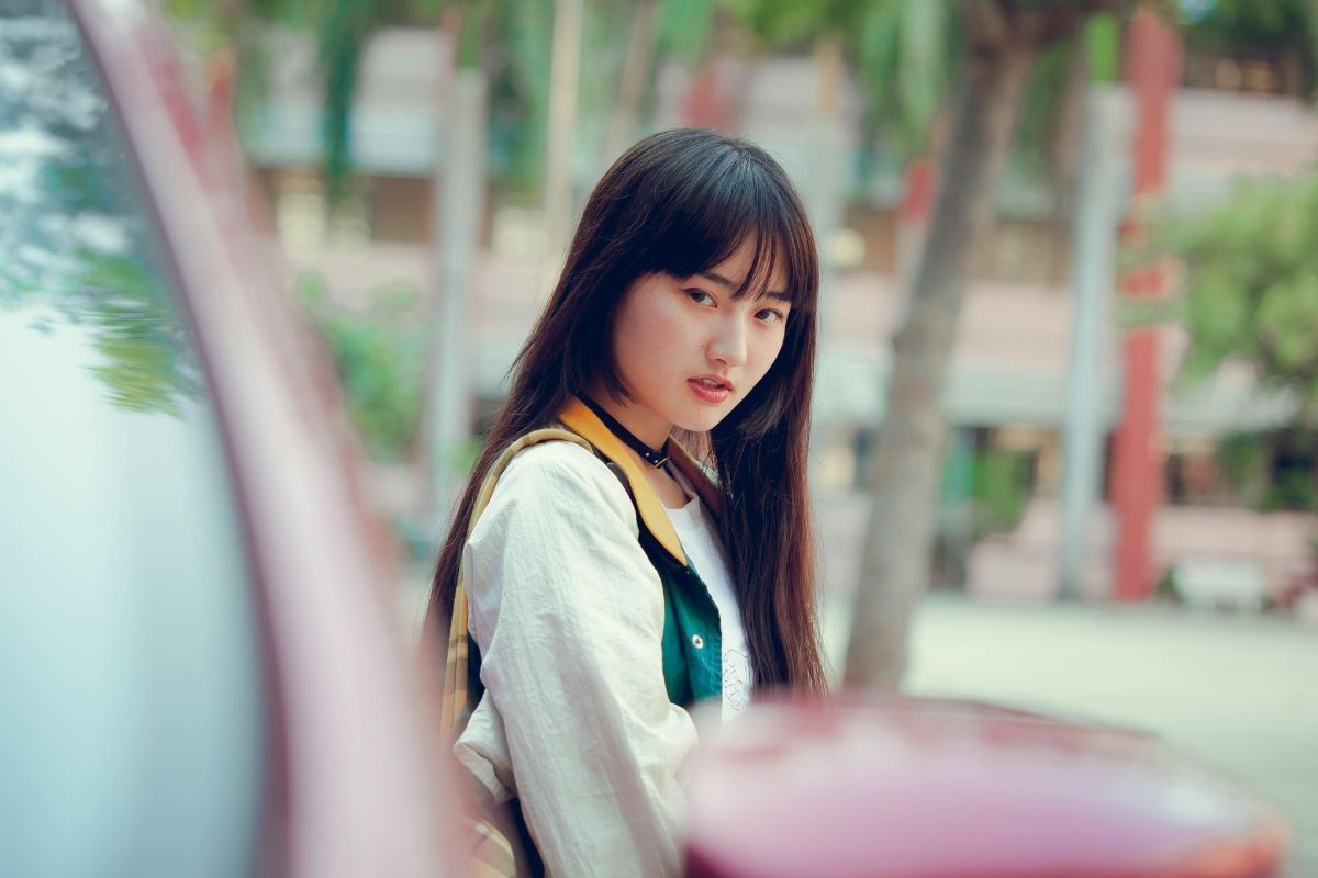 Tóc mái thưa cho mặt vuông