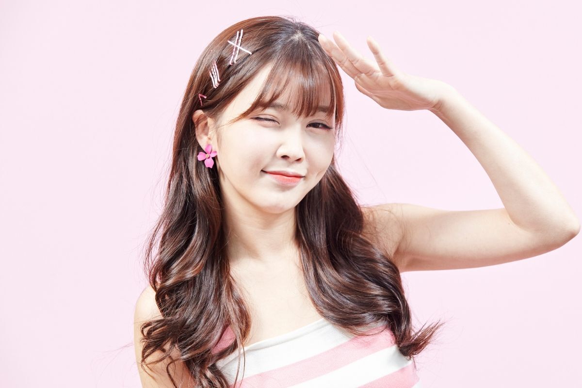 Kiểu tóc uốn xoăn lọn mái thưa