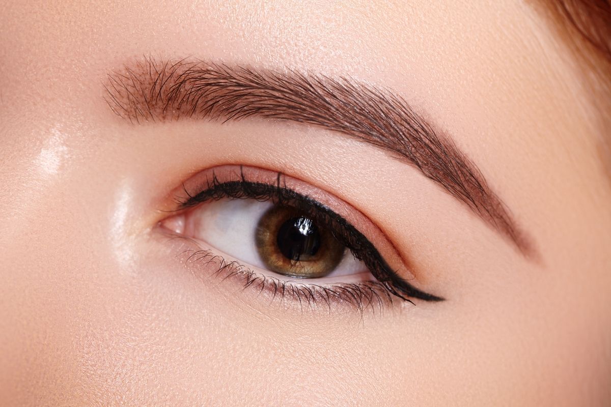 các kiểu vẽ eyeliner đơn giản hợp với từng dáng mắt