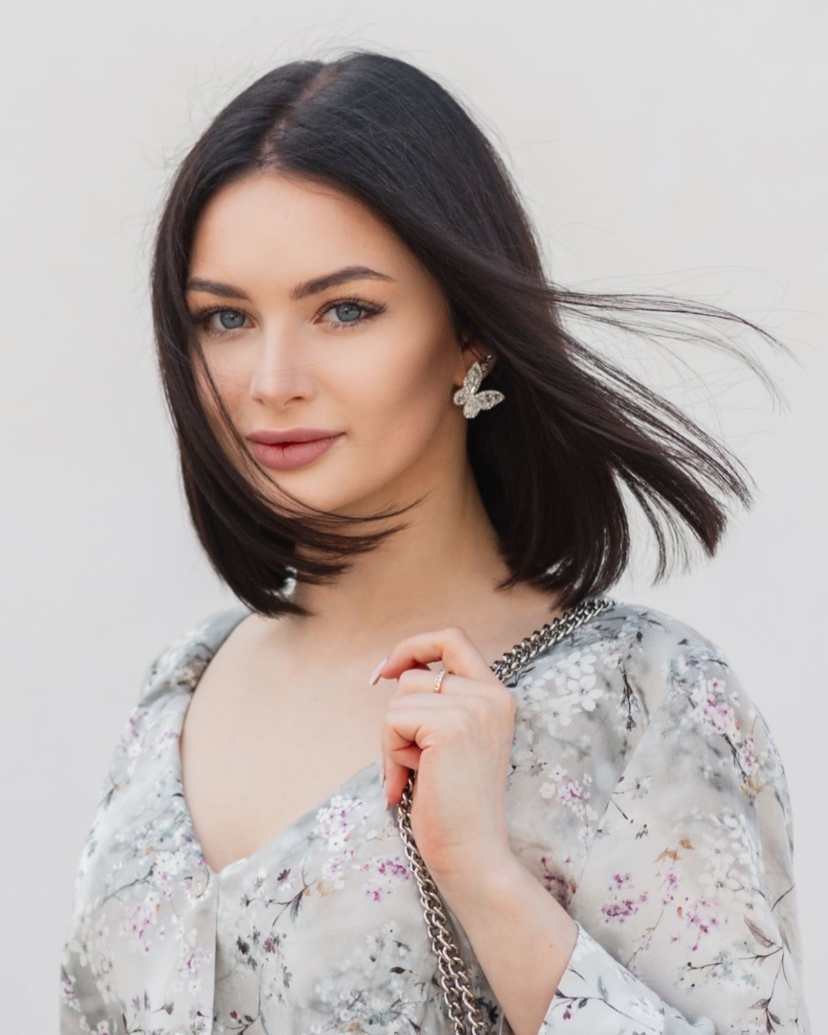 Tóc ngắn ngang vai thẳng