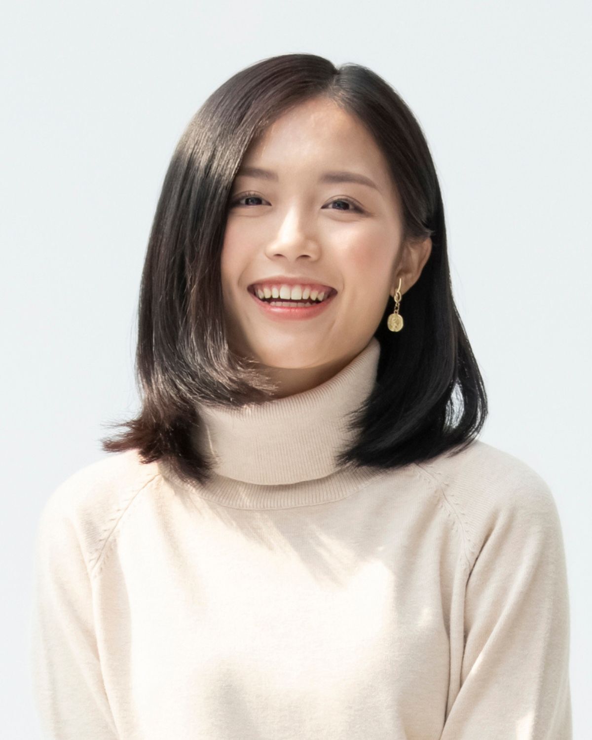 Tóc ngắn ngang vai cụp nhẹ