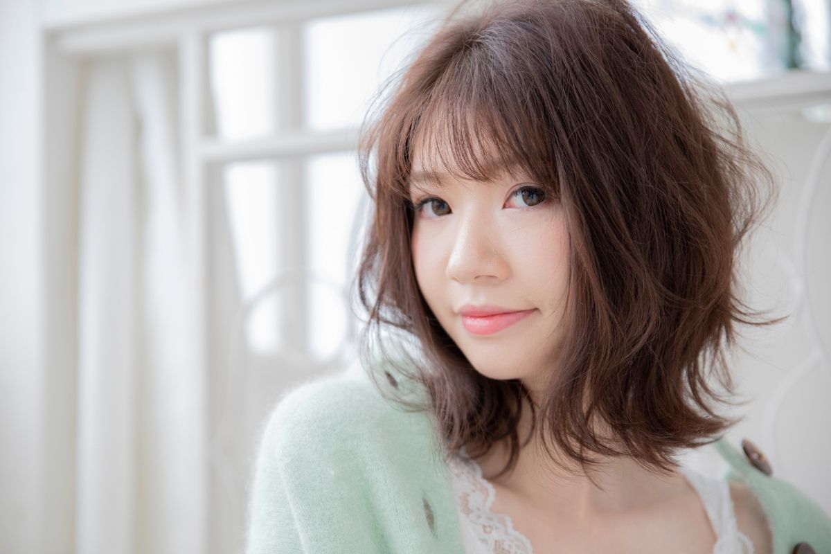 Tóc ngắn ngang vai uốn vểnh đuôi