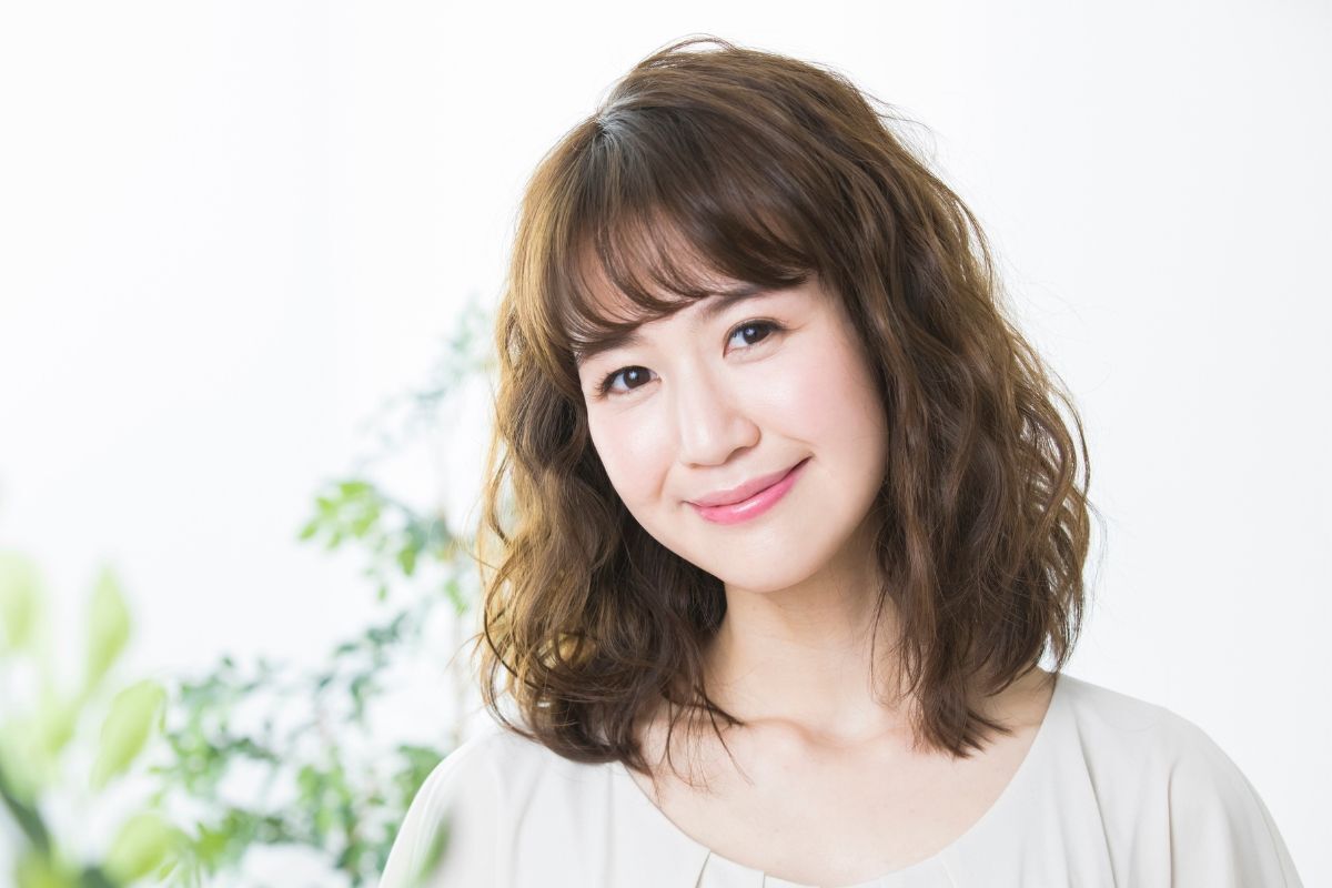 Tóc ngắn ngang vai xoăn sóng nước