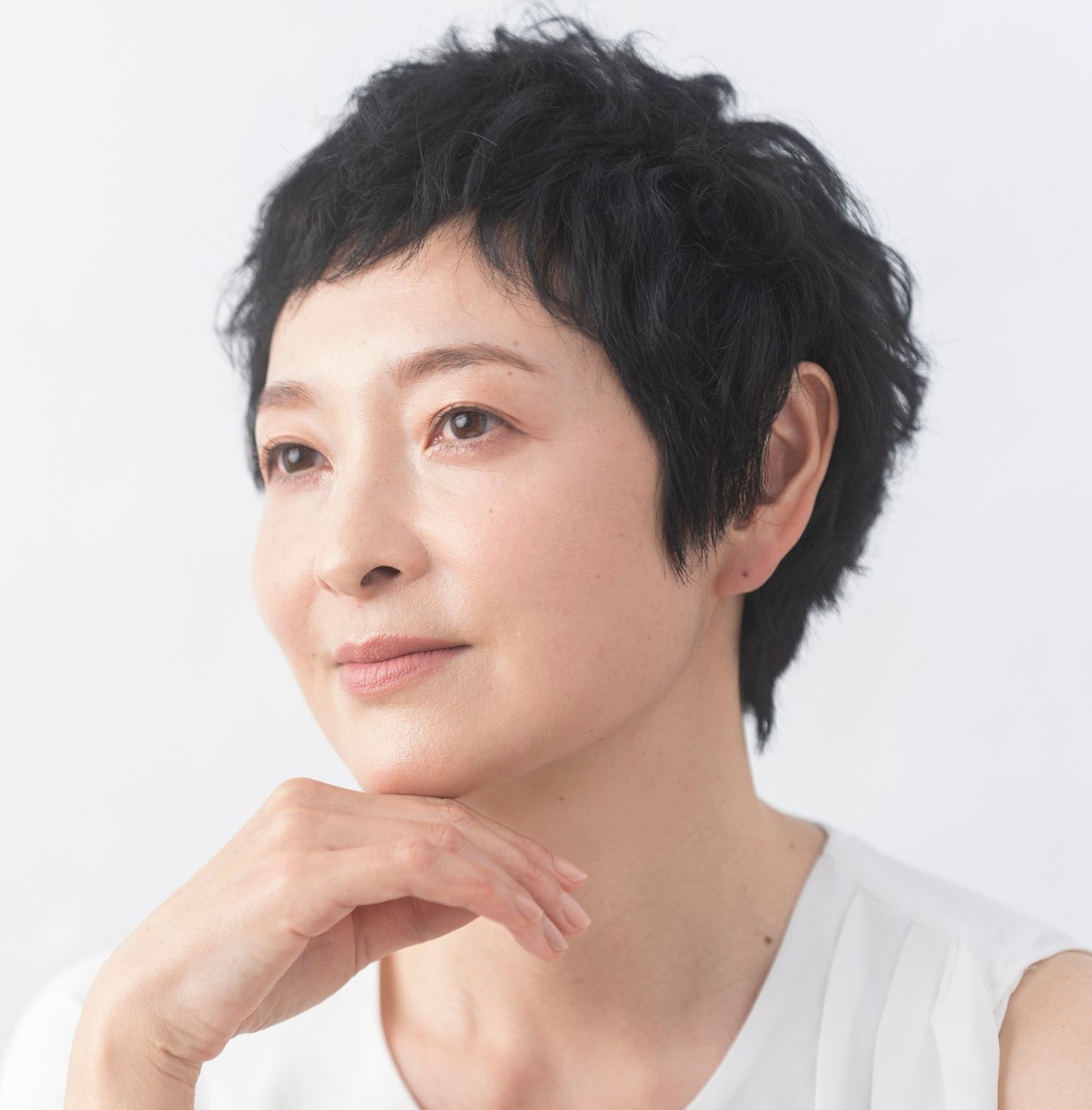 Tóc ngắn nữ trung niên