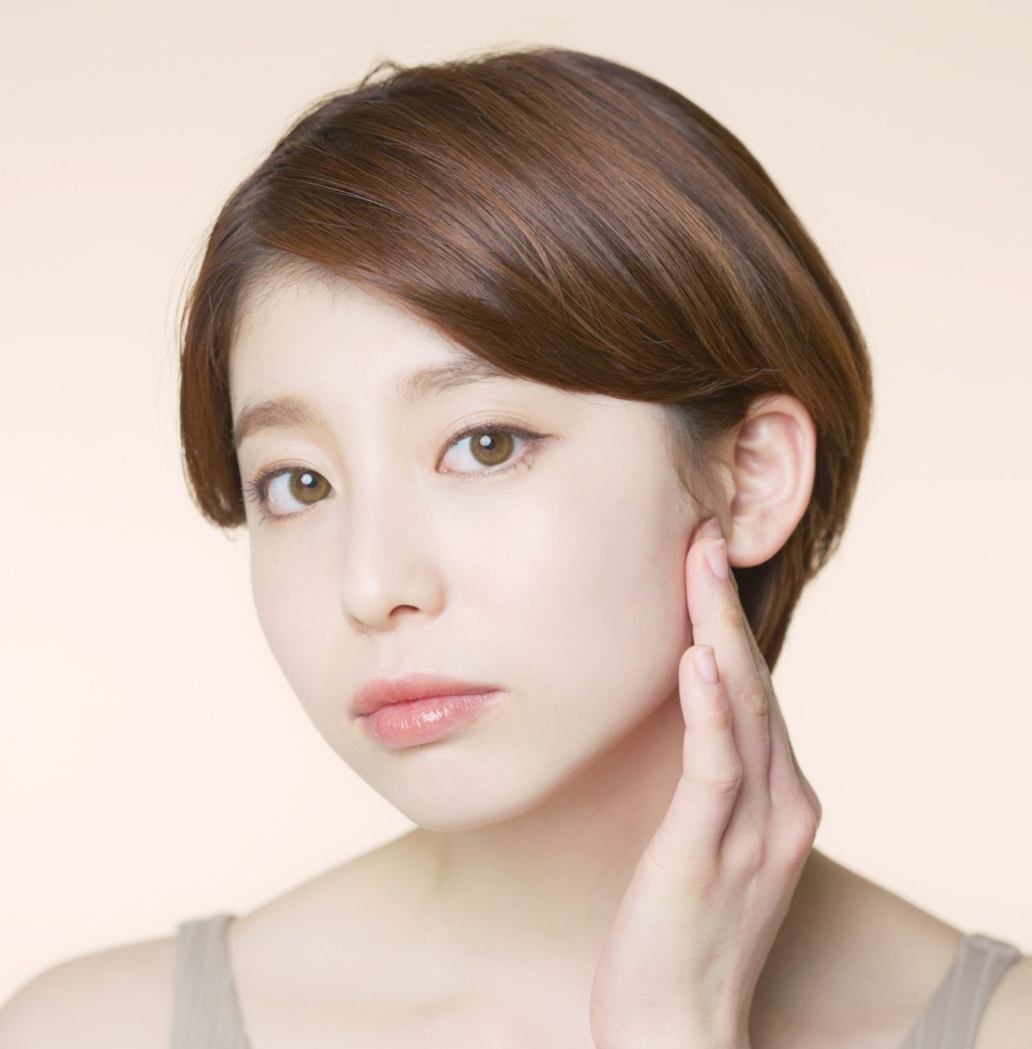 Tóc ngắn nữ mái xéo