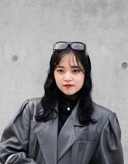 Rambut hitam dan see-through bangs. (Foto: Shutterstock)