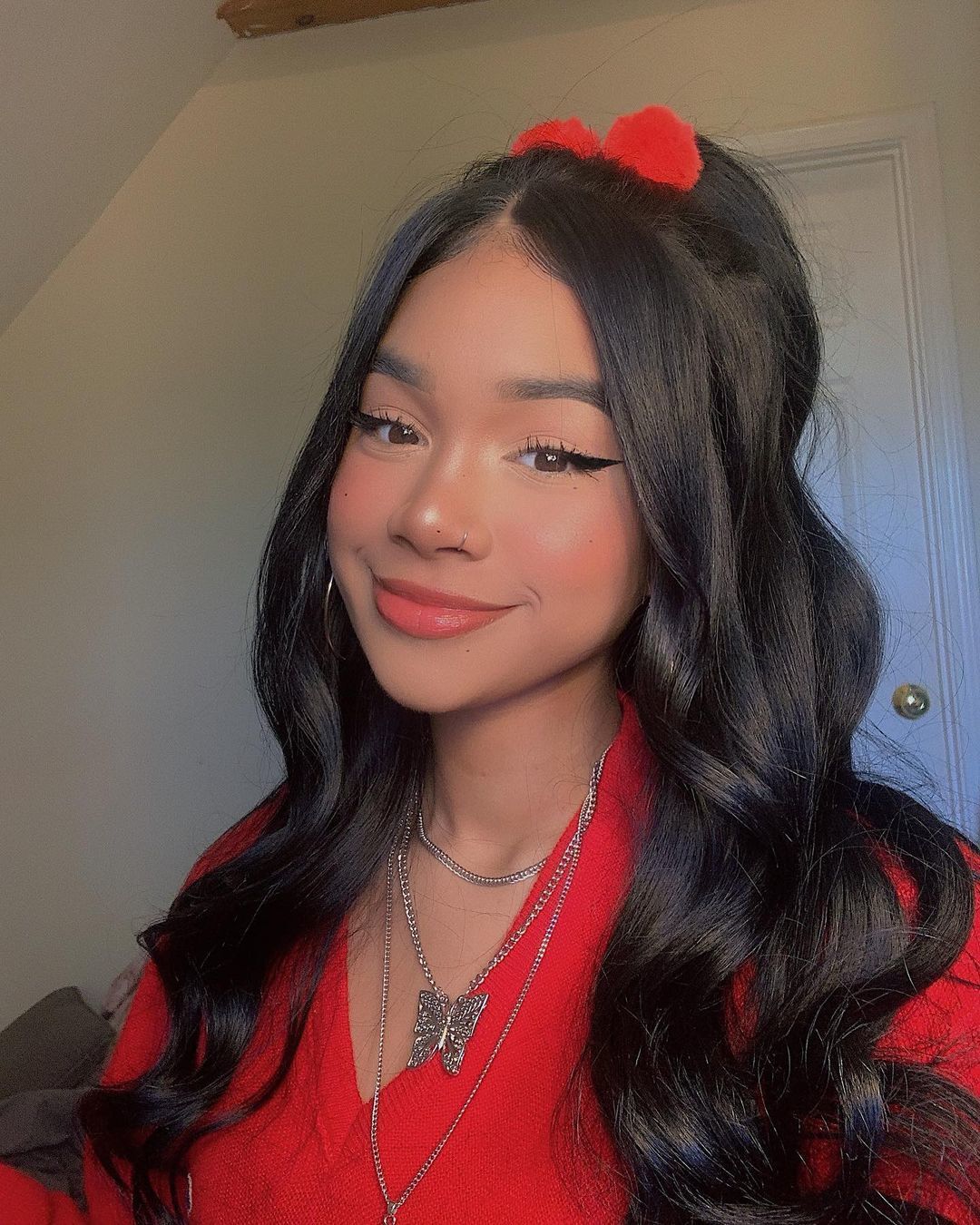 Gaya kuncir setengah yang cute. (Foto: Hairstylery)