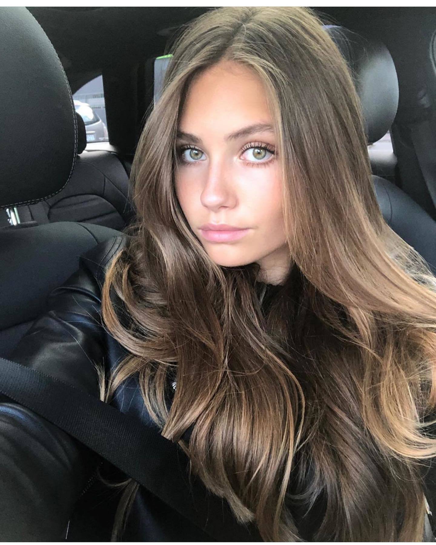 Variasi caramel yang lebih mengarah ke cool tone. (Foto: Instagram.com/themostcadde)