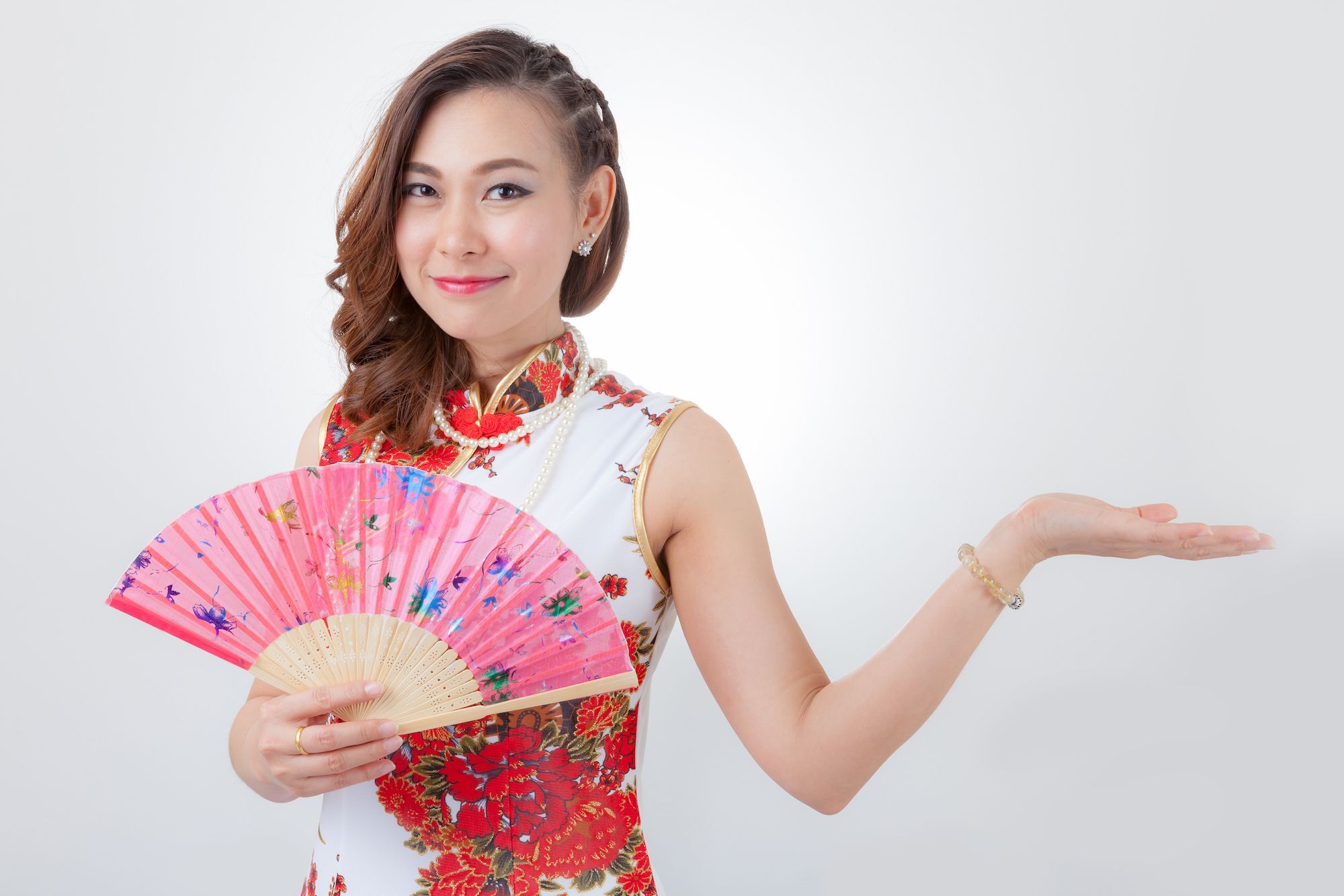 Side braid di samping rambut ini membuat gaya yang chic dan keren, namun tetap manis. (Foto: Shutterstock)