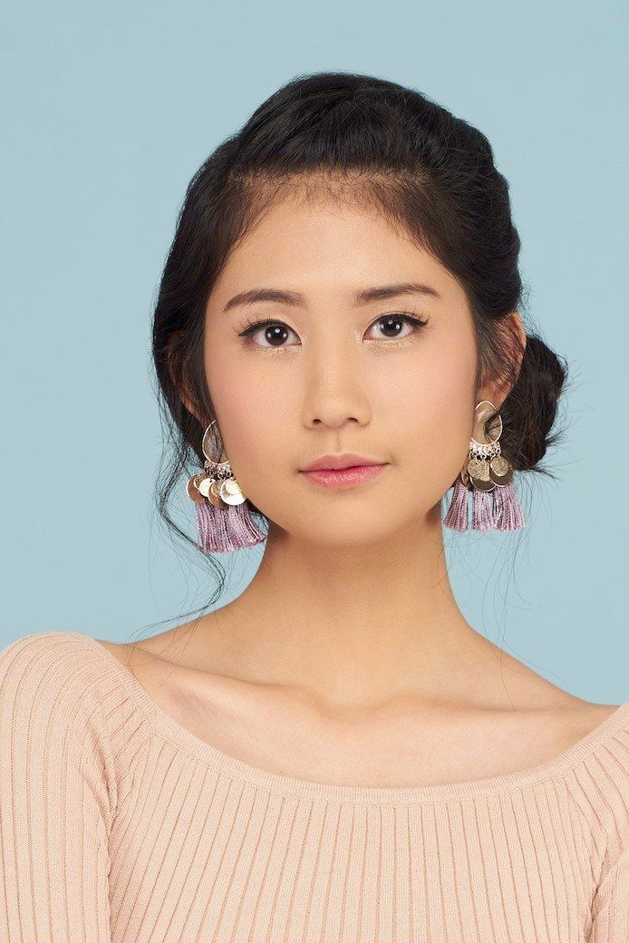 Gaya rambut yang manis untuk pesta kebun hingga yang membutuhkan kebaya. (Foto: Hariono Halim)