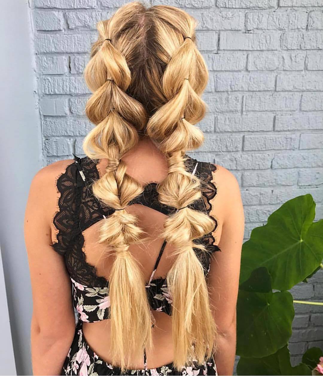 Bubble braid yang unik, cocok untuk ke pesta kebun atau festival musik. (Foto: Instagram @bighairedhannah)