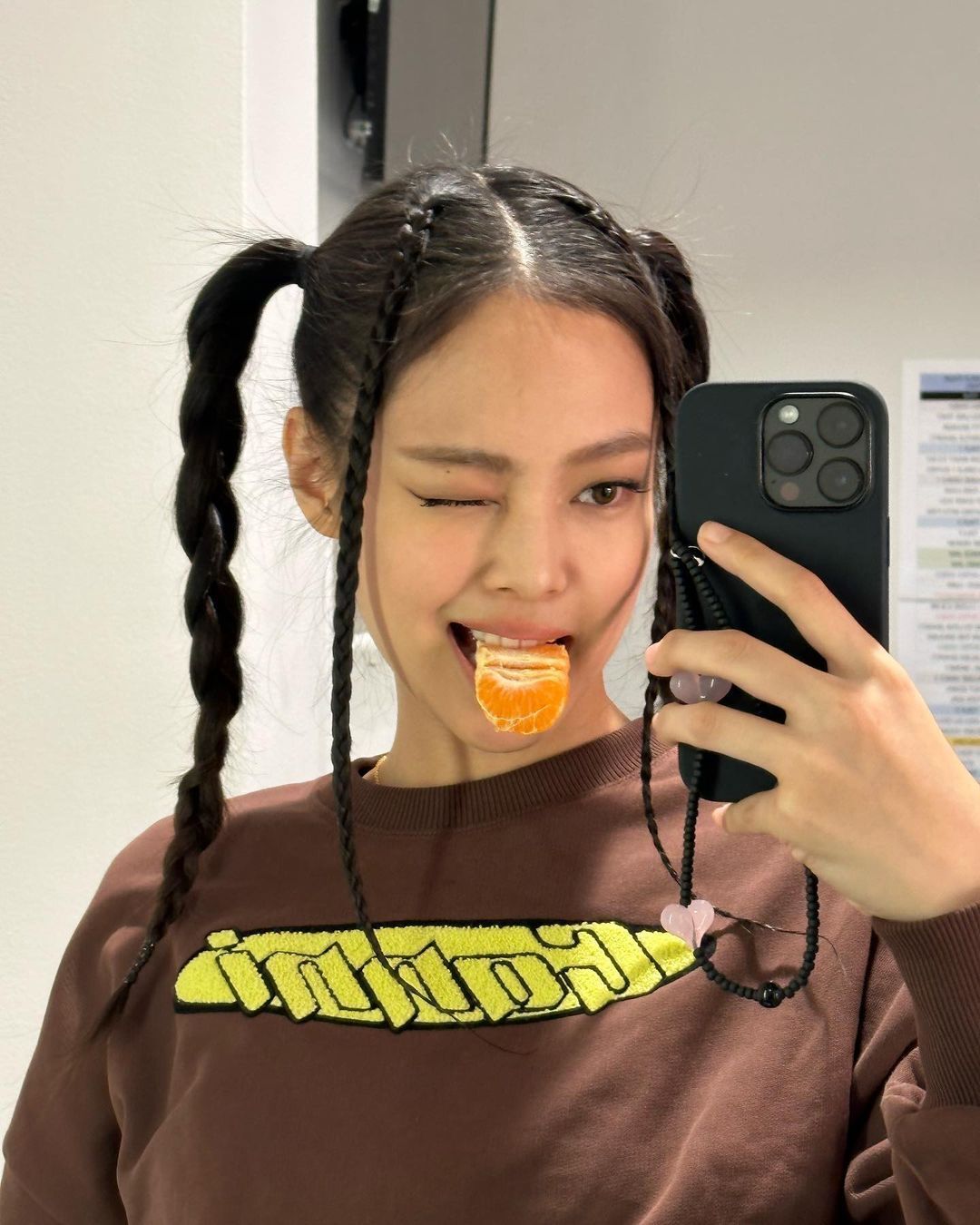 (Sumber: instagram.com/jennierubyjane) 