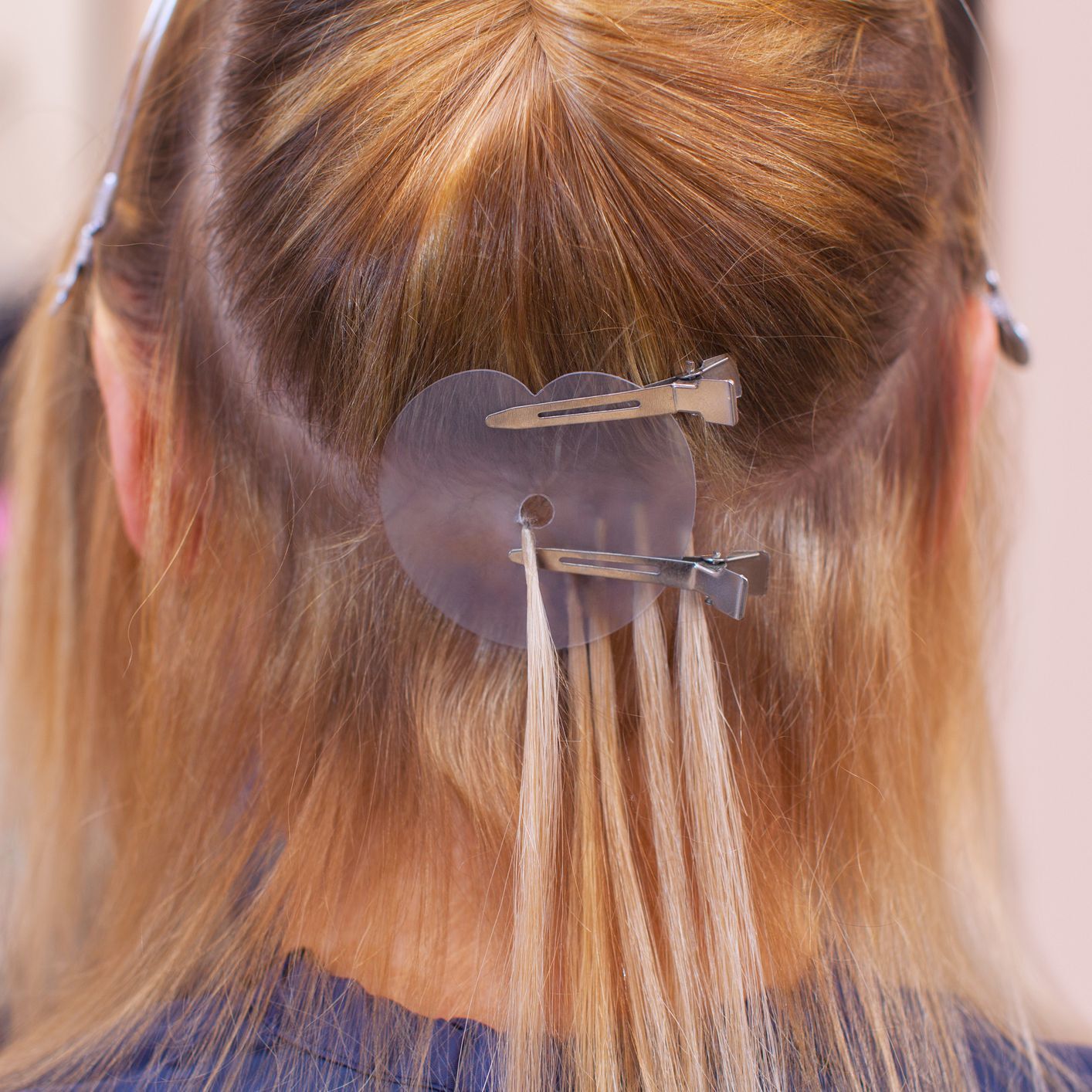 Rambut sambungan dengan teknik lem keratin