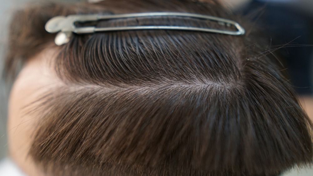 rambut pria yang dijepit ke atas