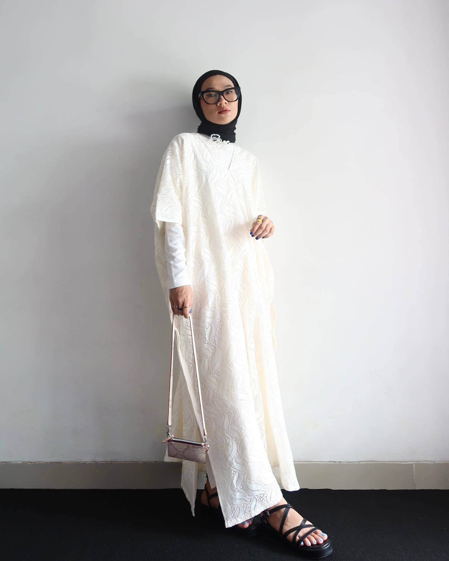 Simple namun tetap elegan! (Foto: Instagram/karina__kamil)