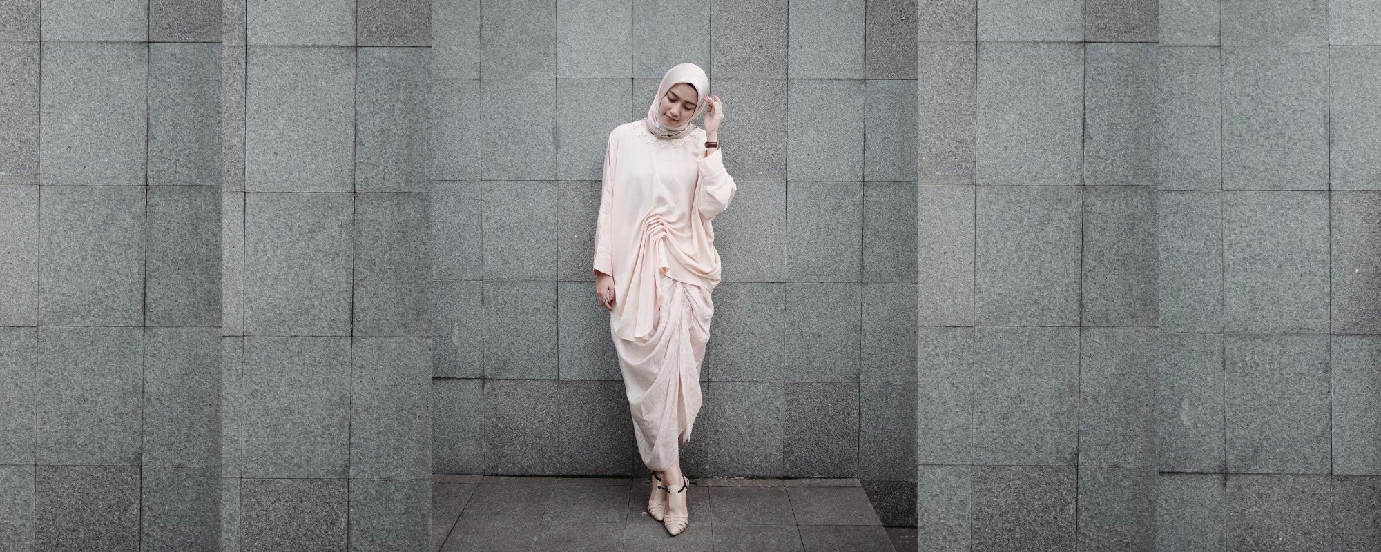 10 Inspirasi OOTD Kaftan Hijab yang Chic untuk Idul Adha