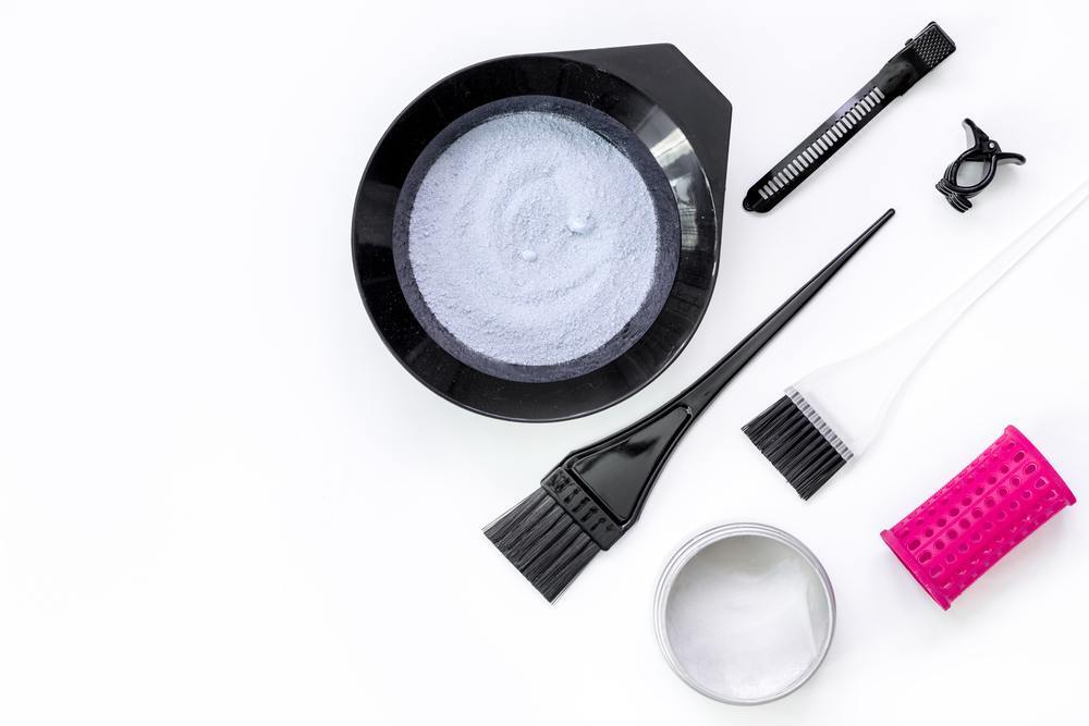 peralatan untuk mewarnai atau bleaching rambut