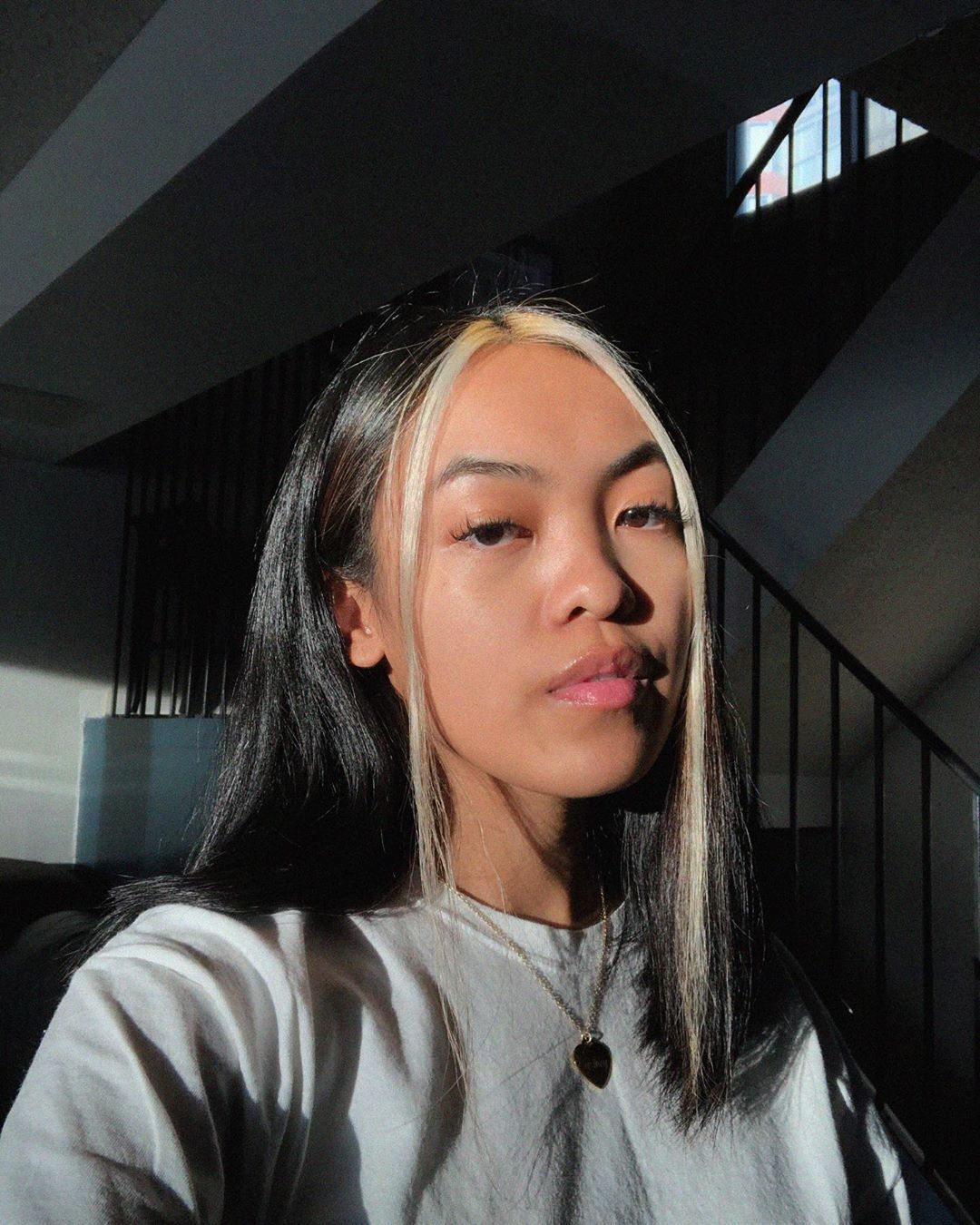 tow tone hair e-girl