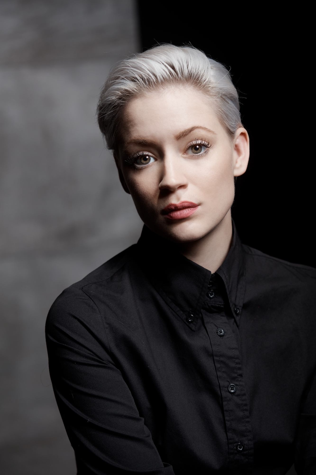 Gaya sisir ke belakang membuatmu tampil maskulin. (Foto: Shutterstock)