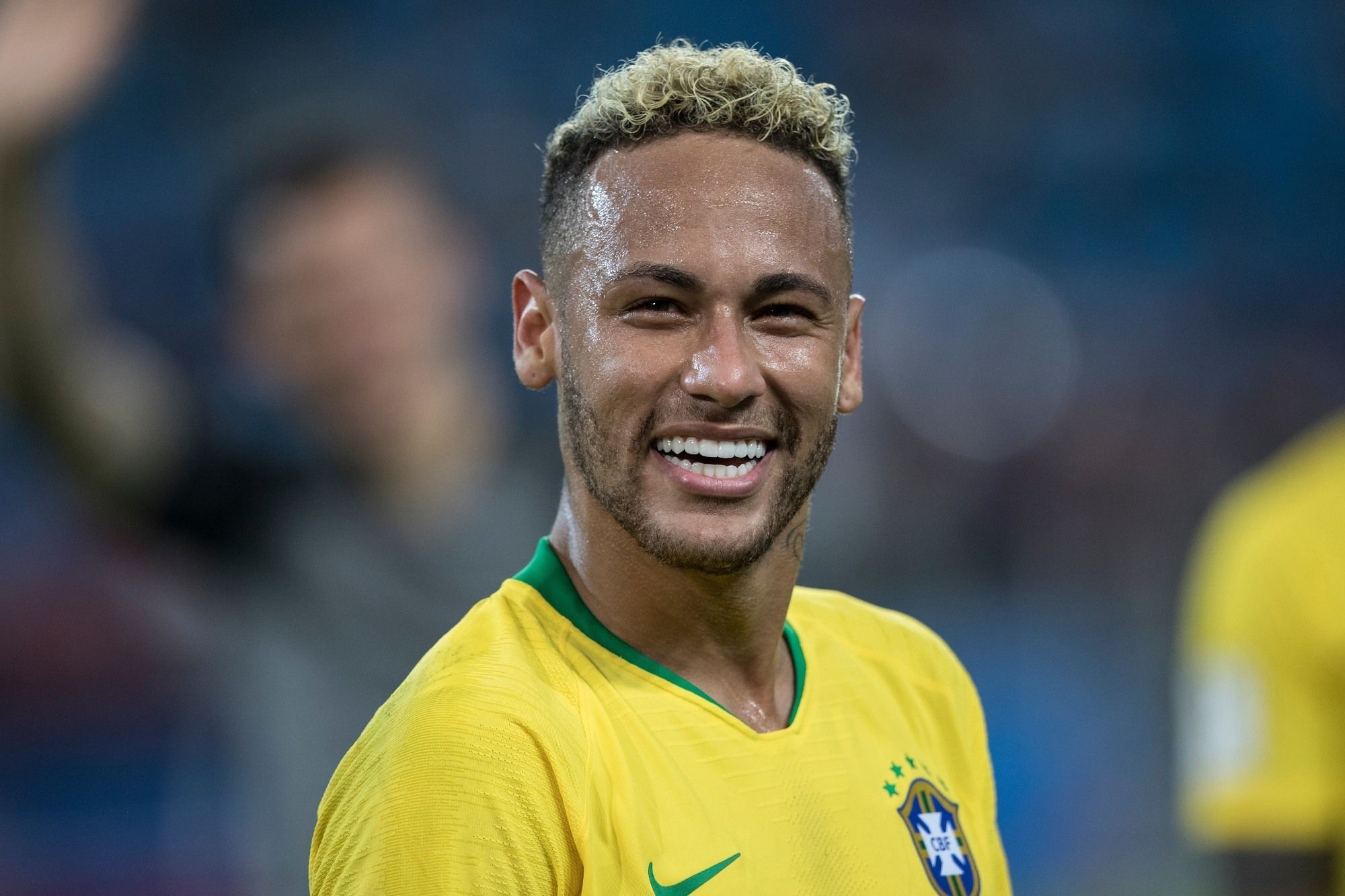 gaya rambut faux hawk pesepak bola neymar