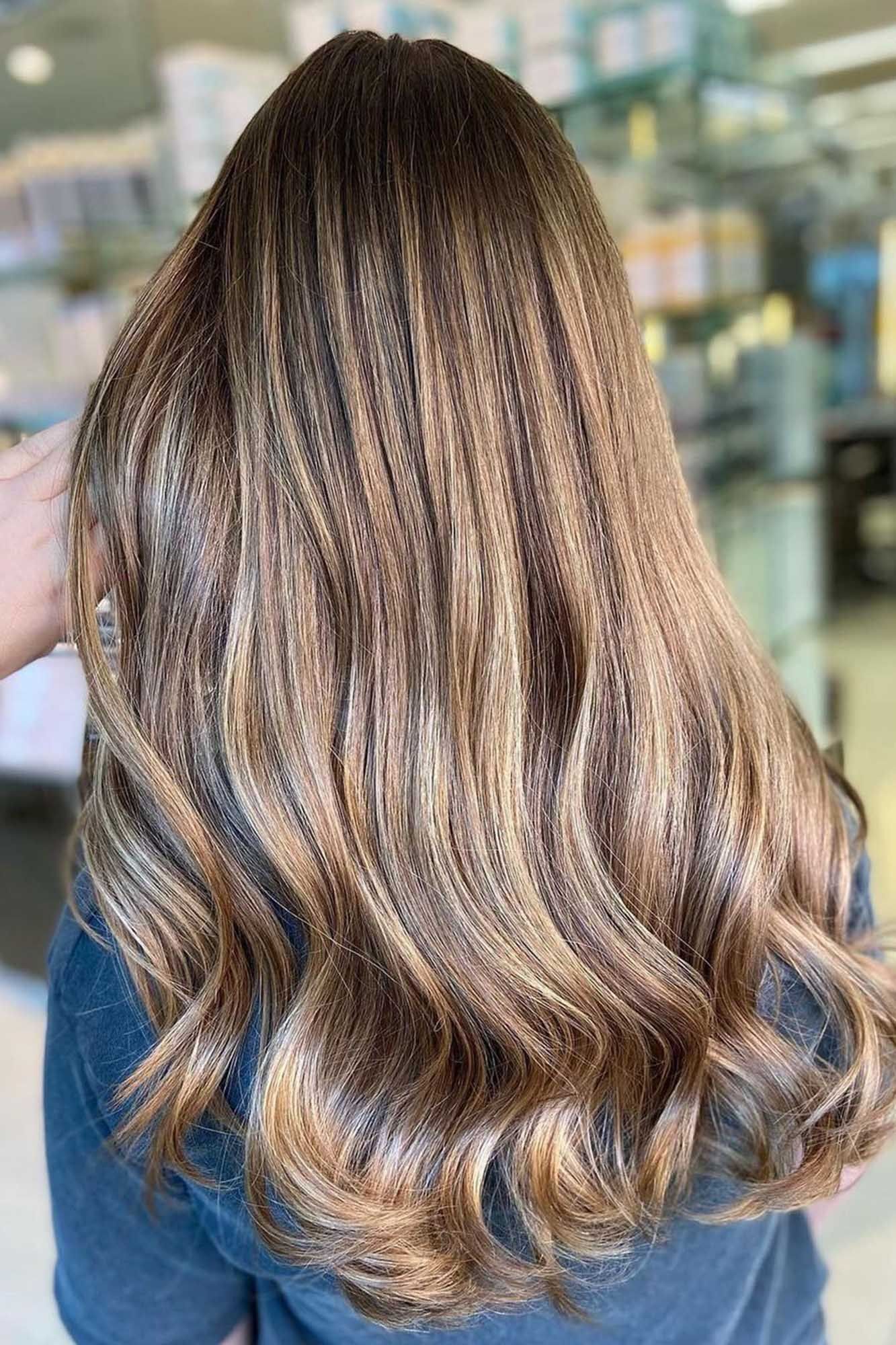 Kombinasi brunette dan blonde menghasilkan warna balayage yang keren. (Foto: instagram/danielgalvinldn) 