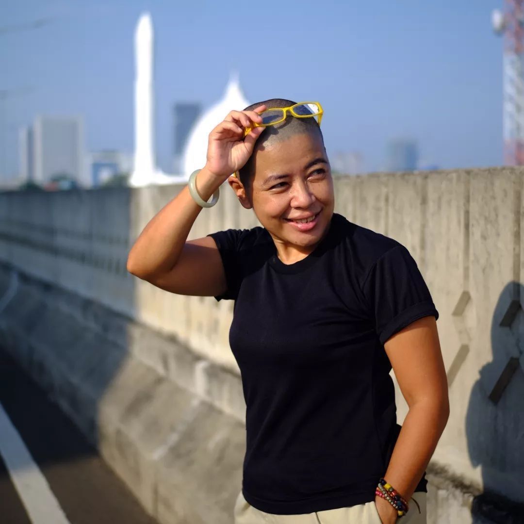 Terry Endropoetro dengan gaya rambut botak