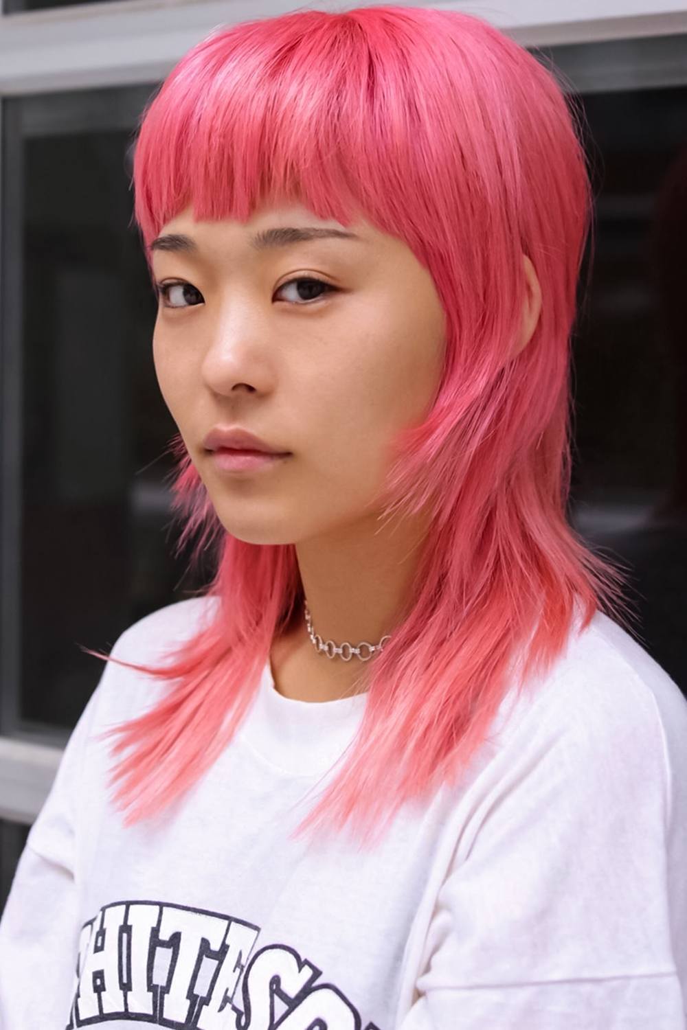 Contoh gambar rambut mullet sebahu dengan warna pink yang super nyentrik! (Foto: lizbreygel)