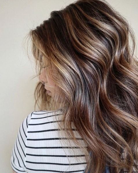 Hasil rambut balayage pada rambut cokelat