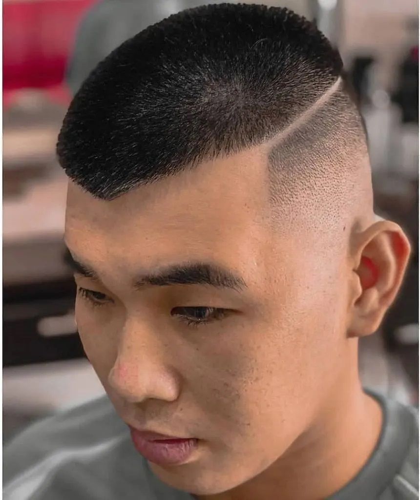 Aksen garis pada rambut jadi ciri khas gaya buzz cut. (Foto: Instagram/asianhaircare)