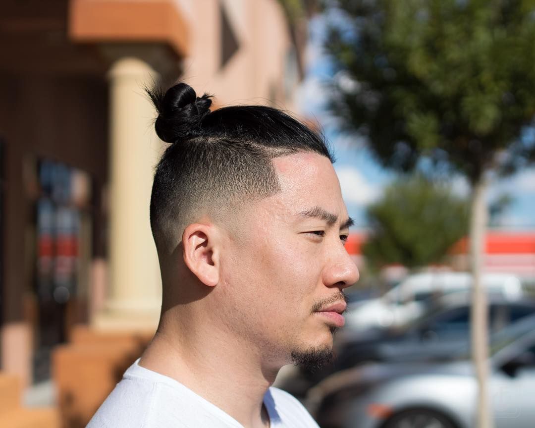 Buzz haircut dengan variasi gaya man bun. (Foto: Instagram/cuttyfresh)