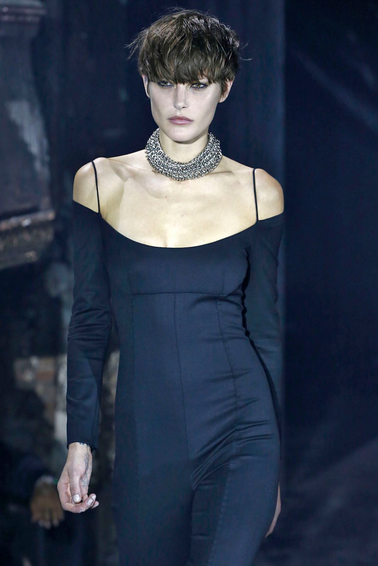 Berikan gaya acak yang alami pada rambut pixie-mu. (Foto: Indigitalimages.com)