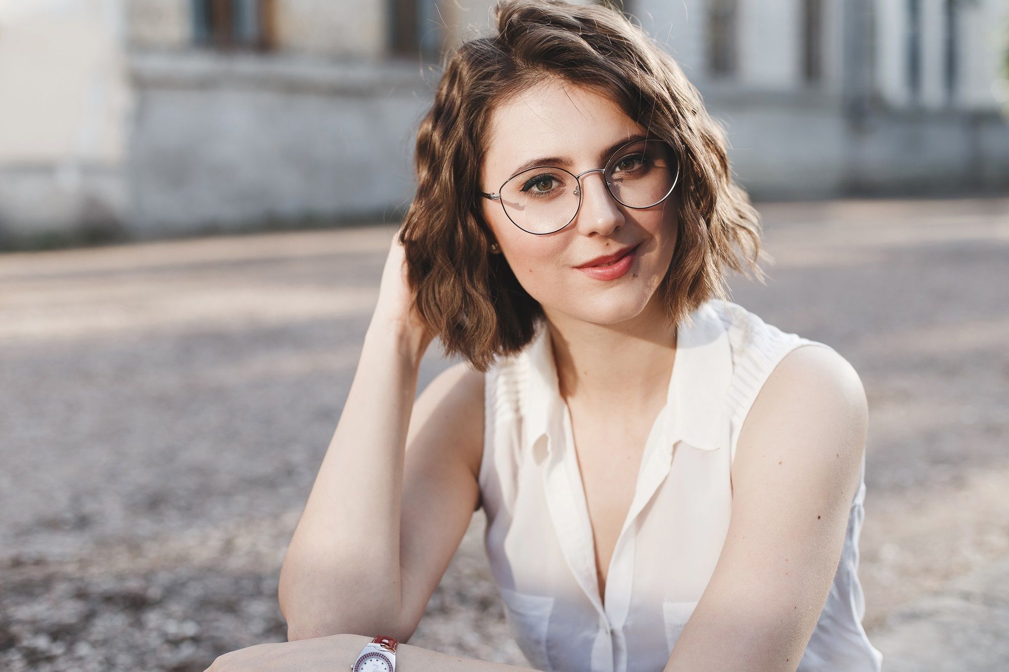 Model rambut keriting pendek sebahu bisa membuat penampilanmu semakin modern. (Foto: Shutterstock)