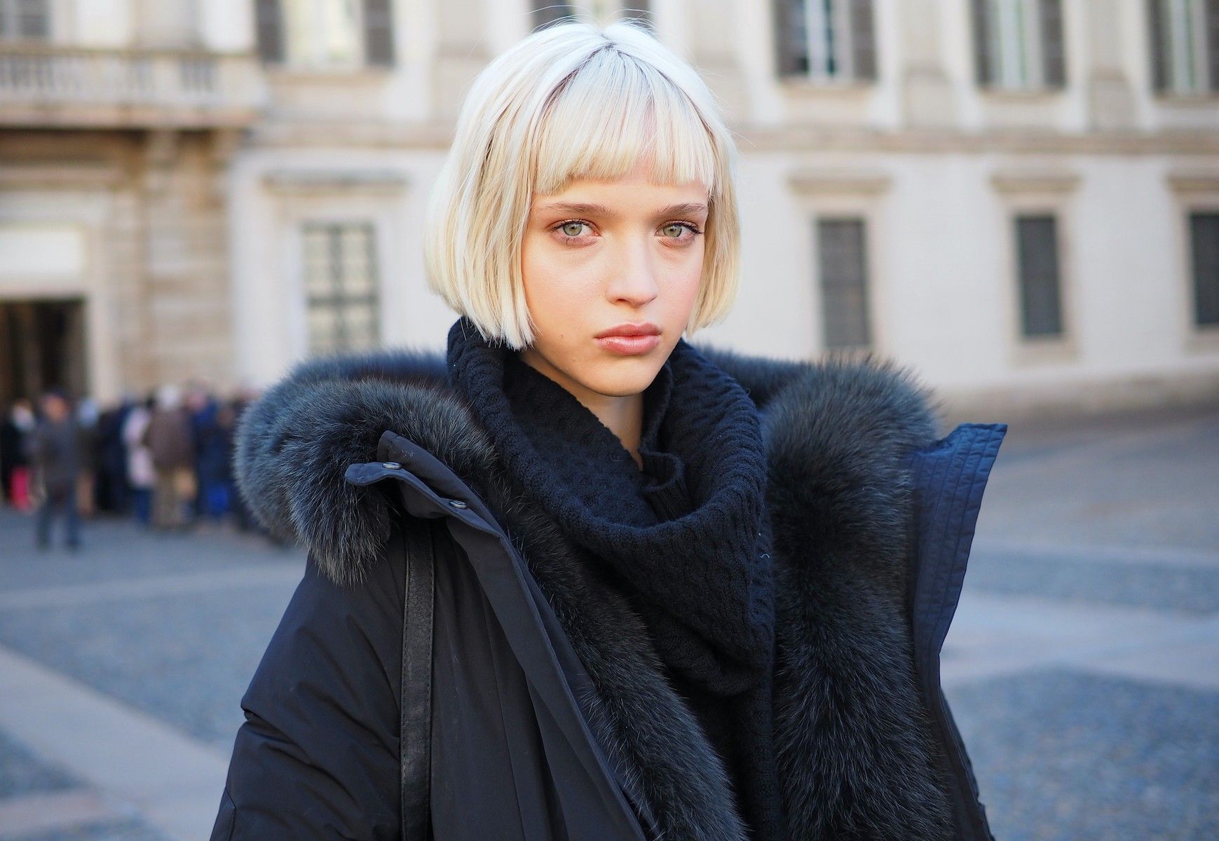 Padukan dengan micro bangs. (Foto: Shutterstock)