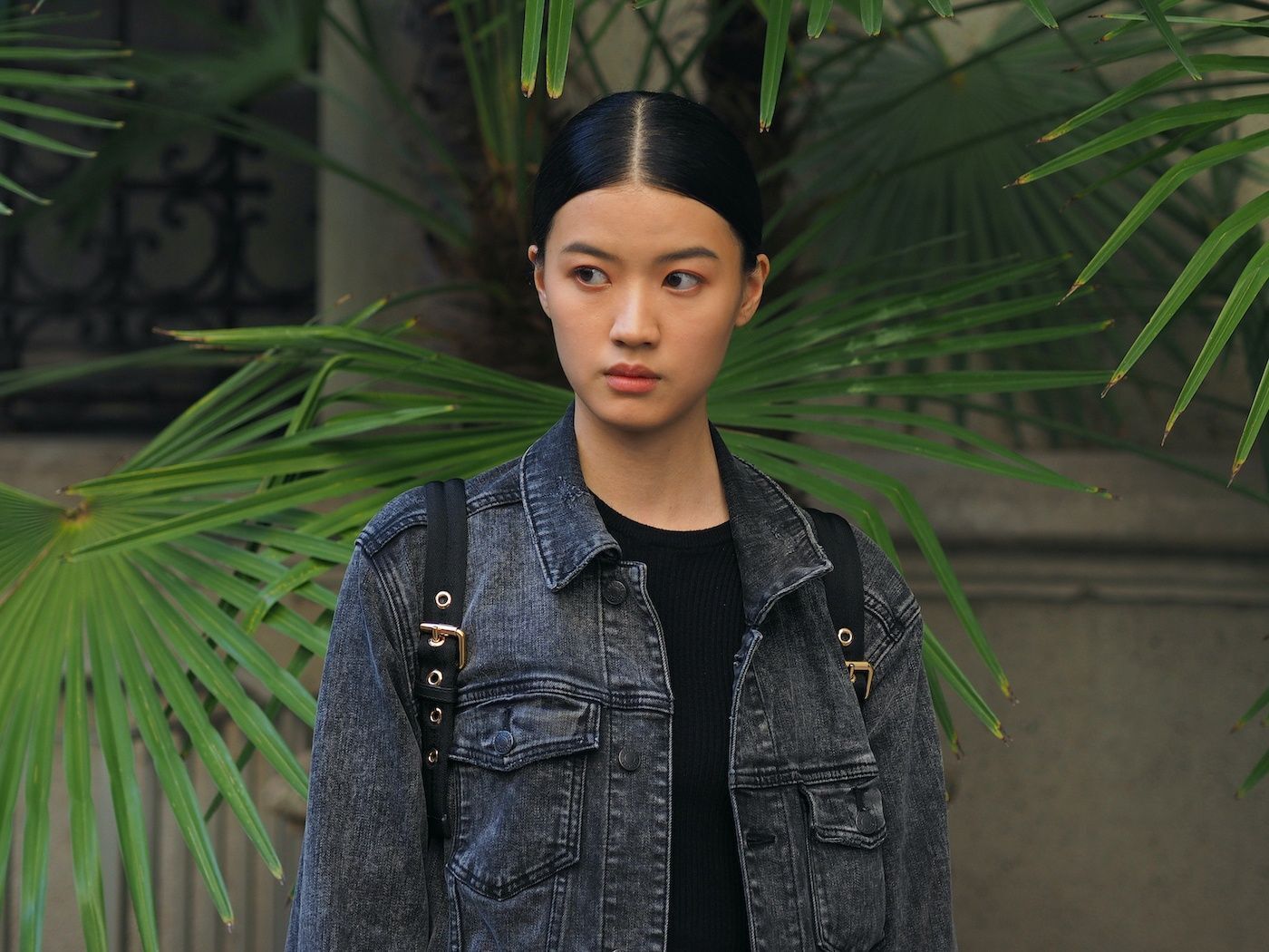 Gaya rambut simetris pas untuk bikin kamu makin tegas. (Foto: Shutterstock)